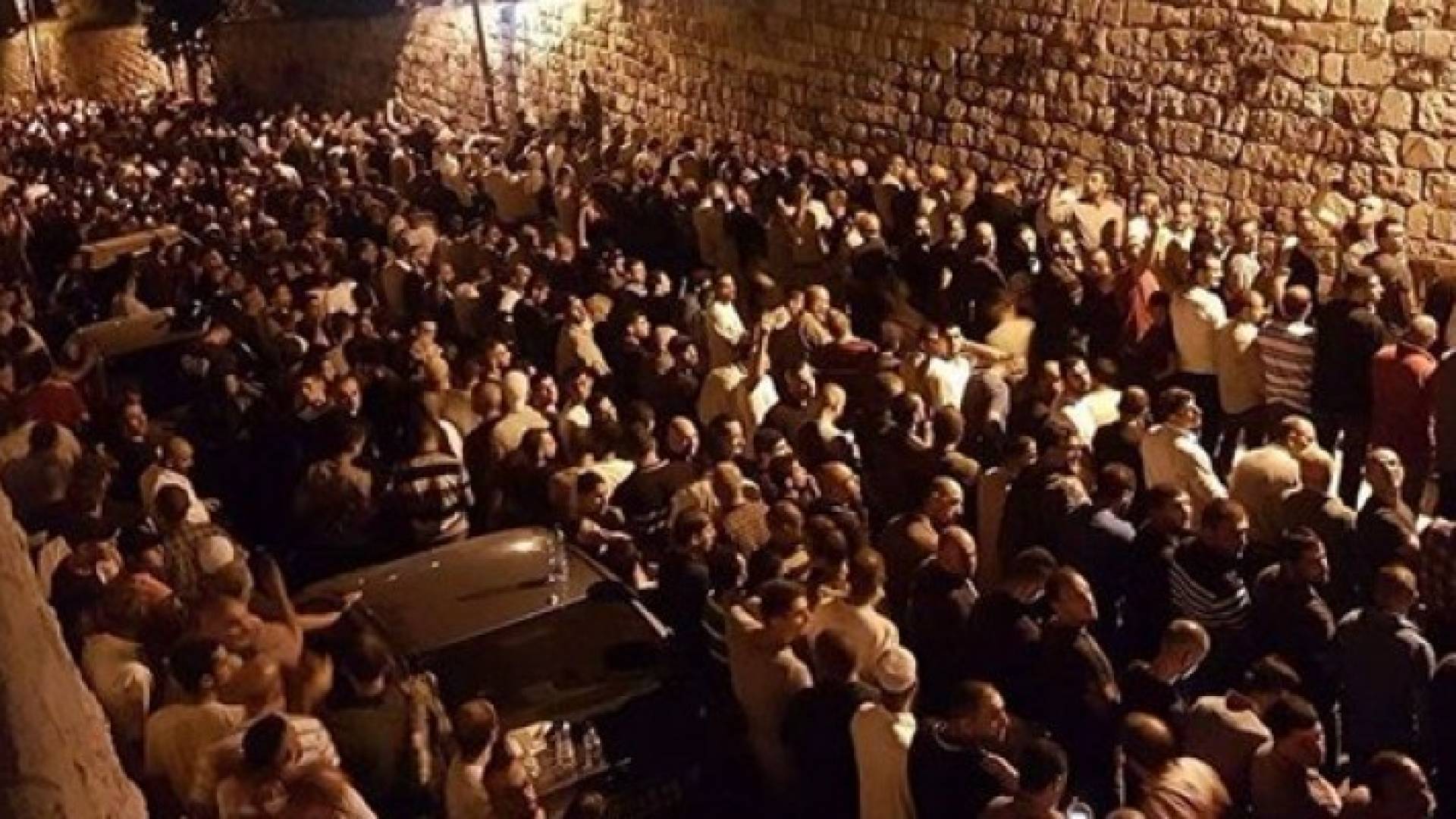 22 اصابة بينهم 2 خطيرة في مواجهات بمحيط الاقصى