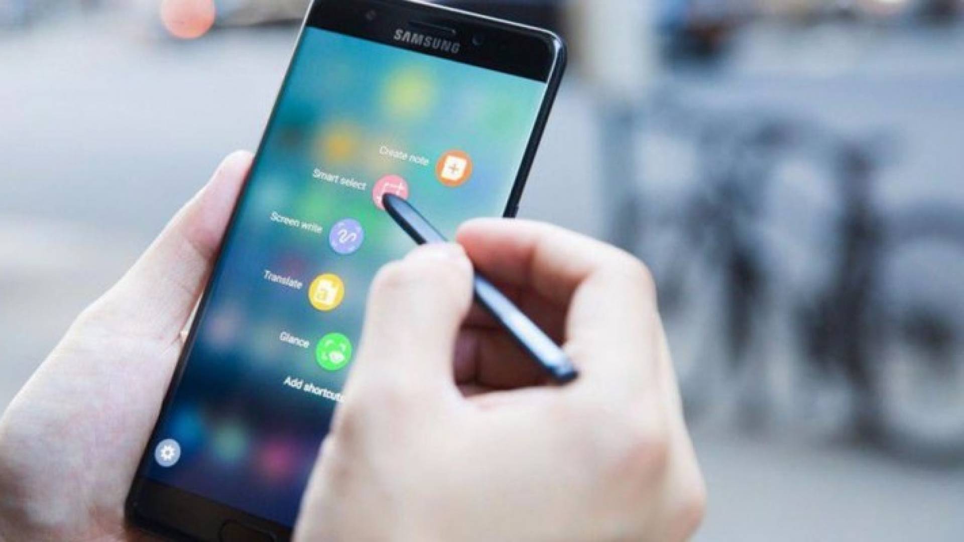 سامسونغ ستعلن عن هاتفها الجديد بعد شهر