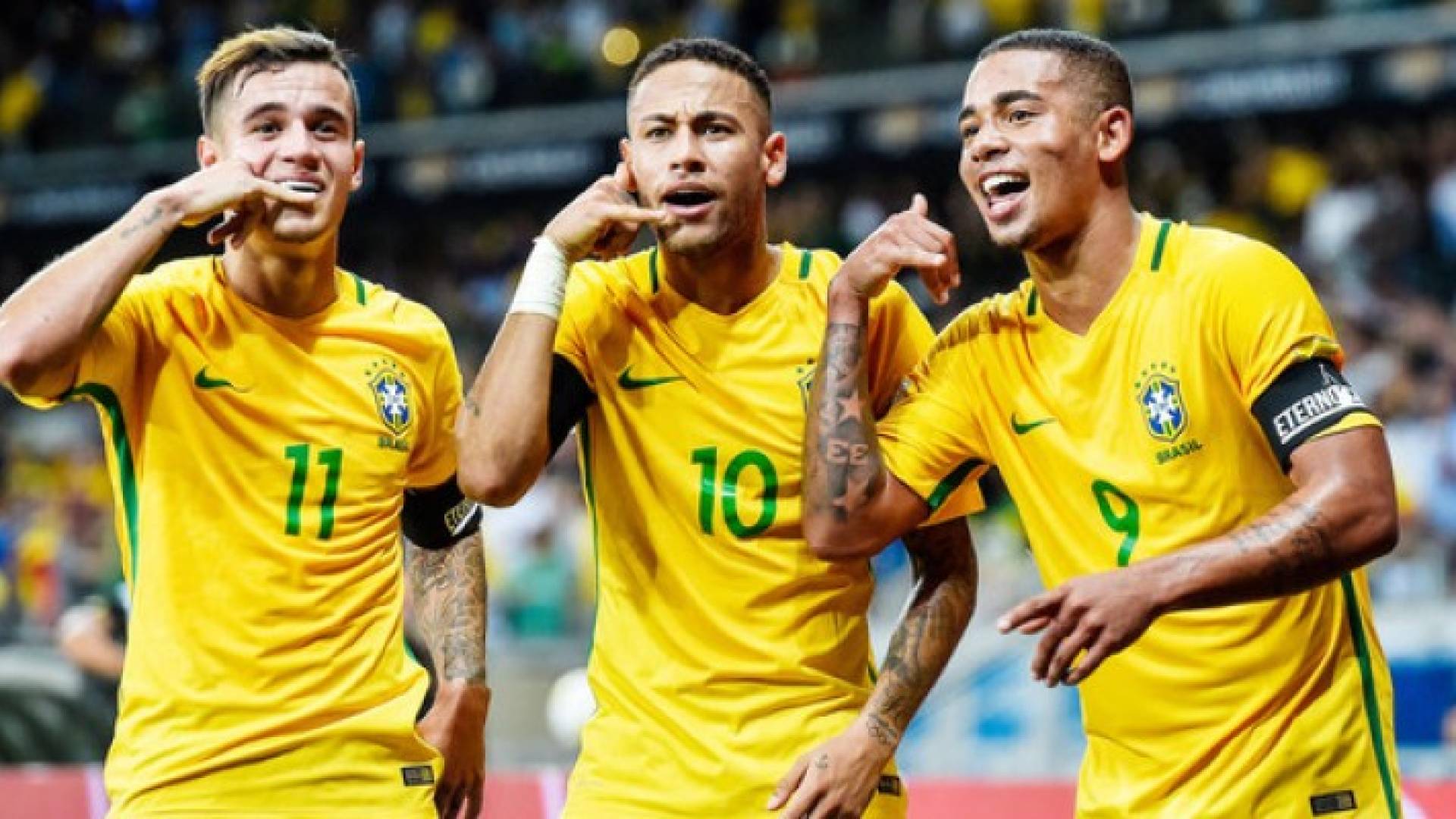 نيمار وكوتينيو وغابرييل جيسوس بقميص المنتخب البرازيلي