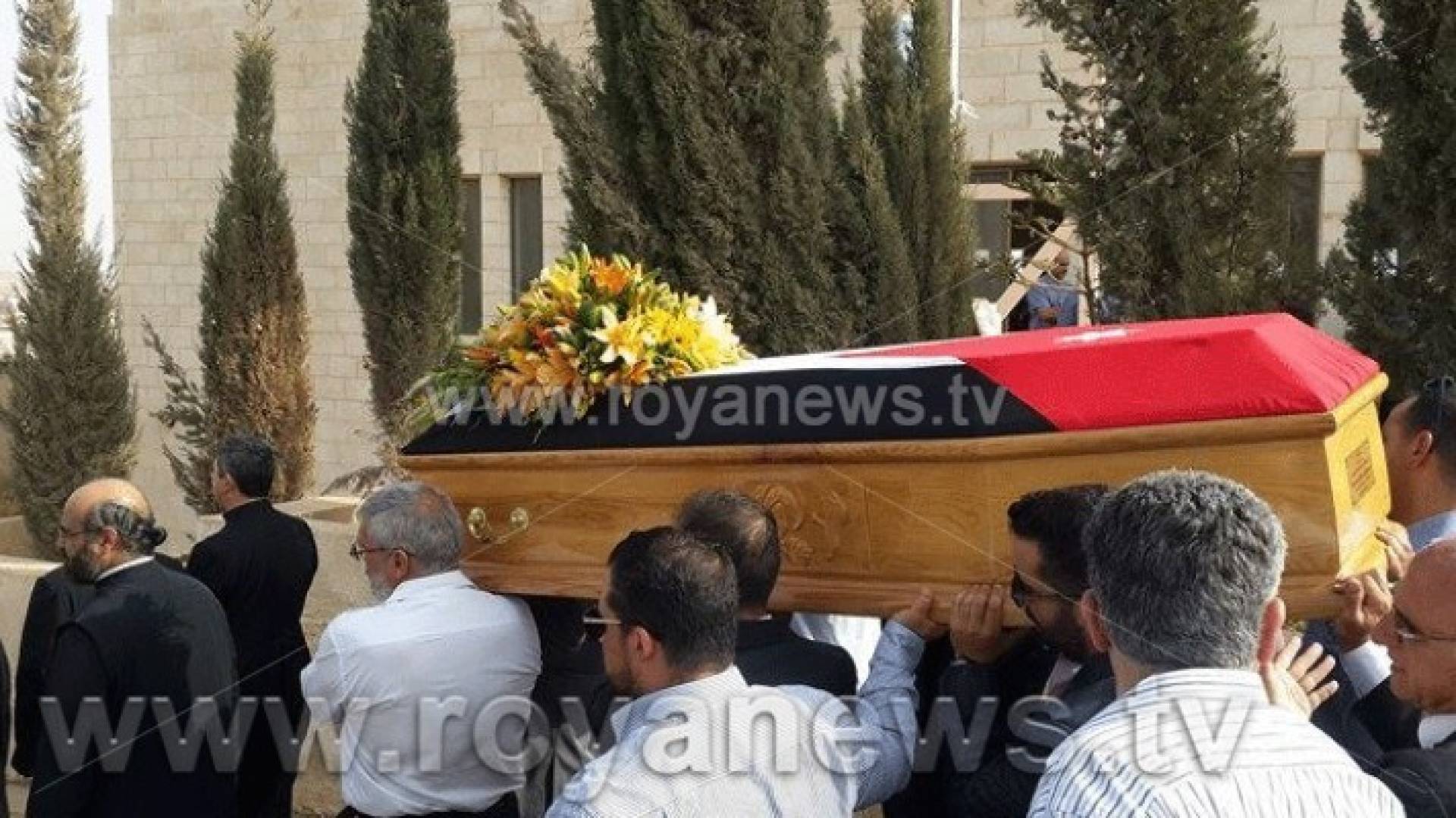 جانب من تشييع الجثمان