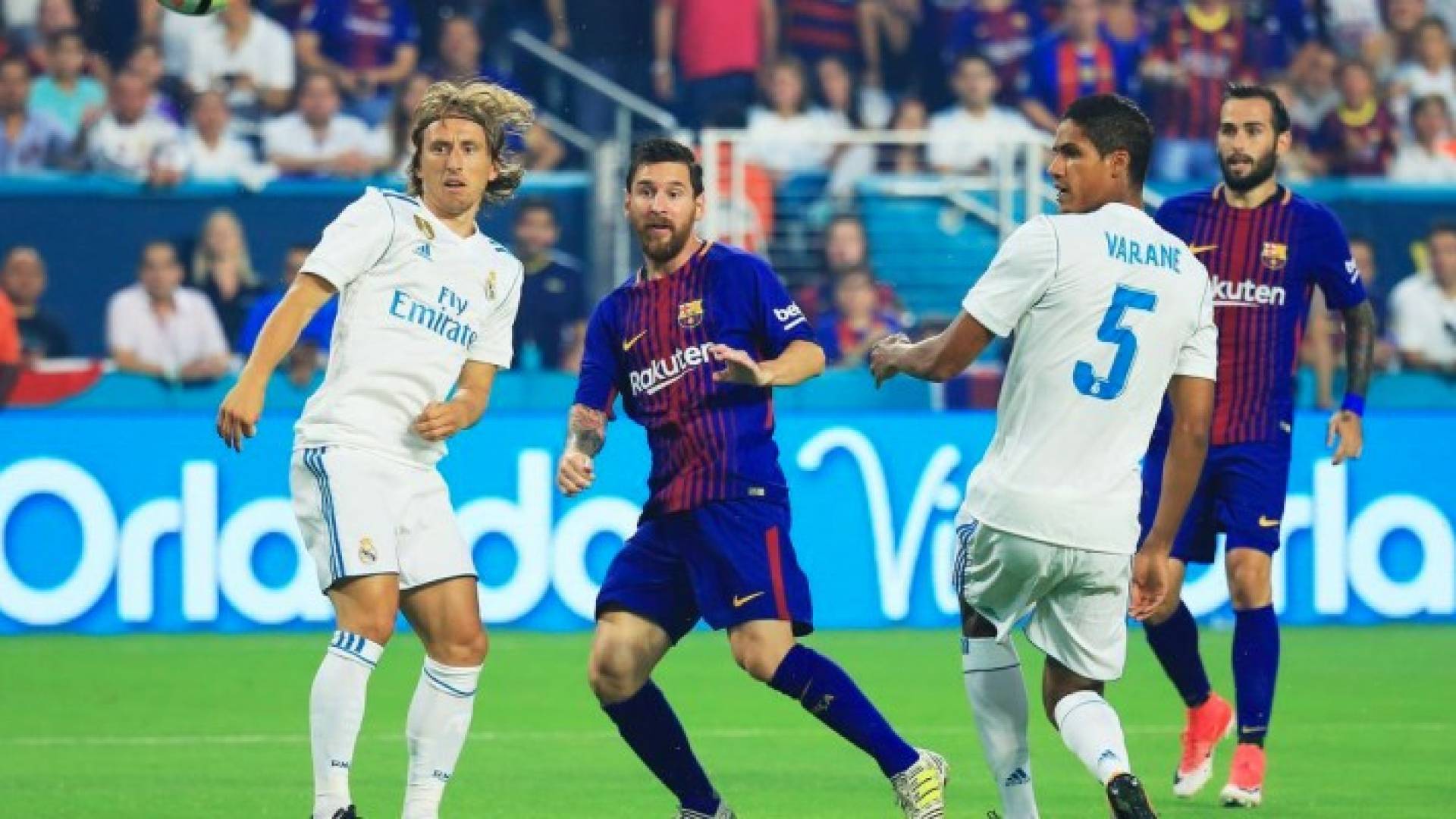 بدأ الفريقان المباراة بالقوة الضاربة