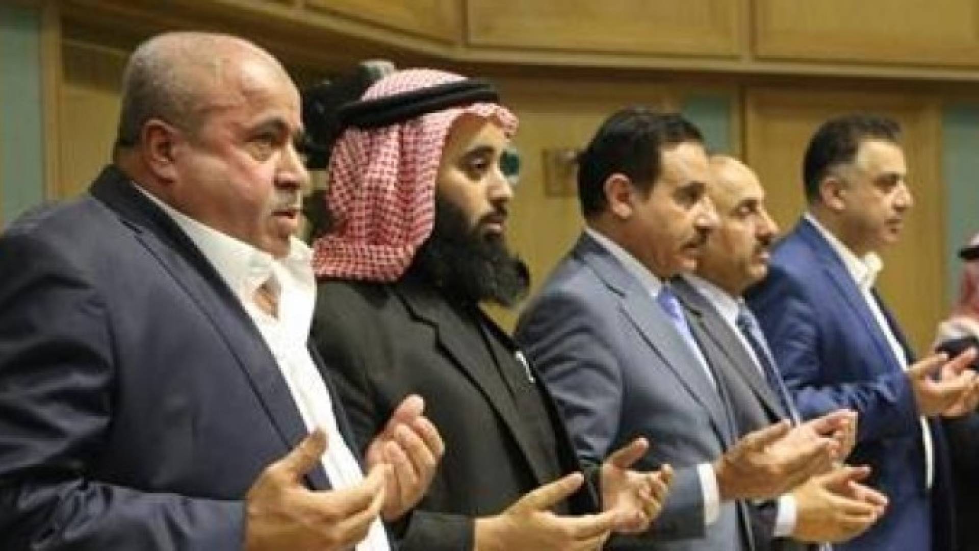 جانب من الجلسة 