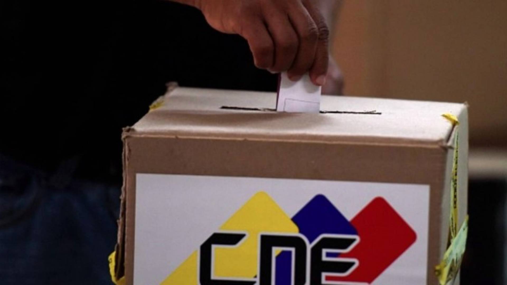 فنزويلا تشهد اضطرابات مستمرة في الشارع مع الانتخابات