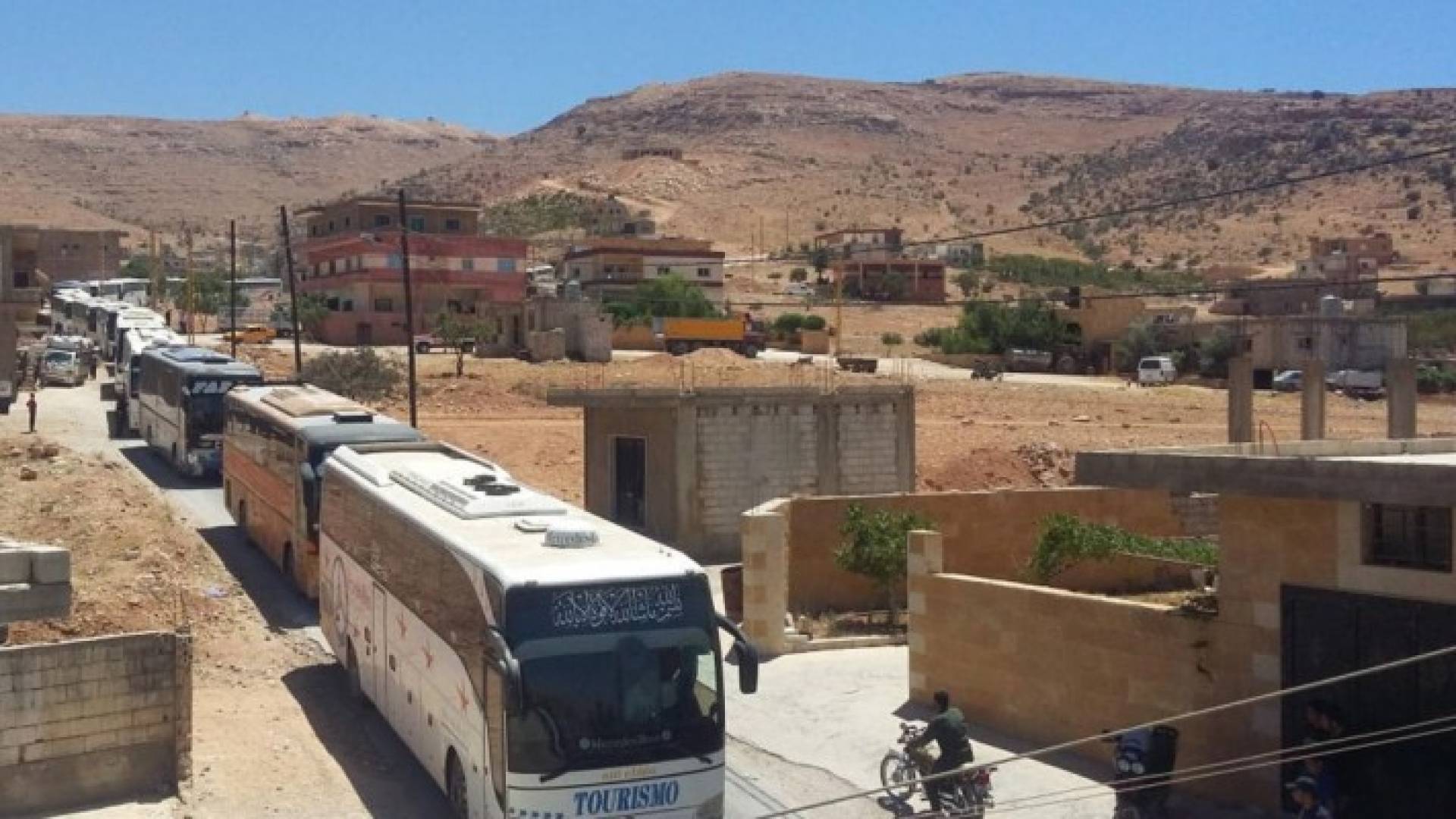 حافلات لنقل المسلحين وعائلاتهم