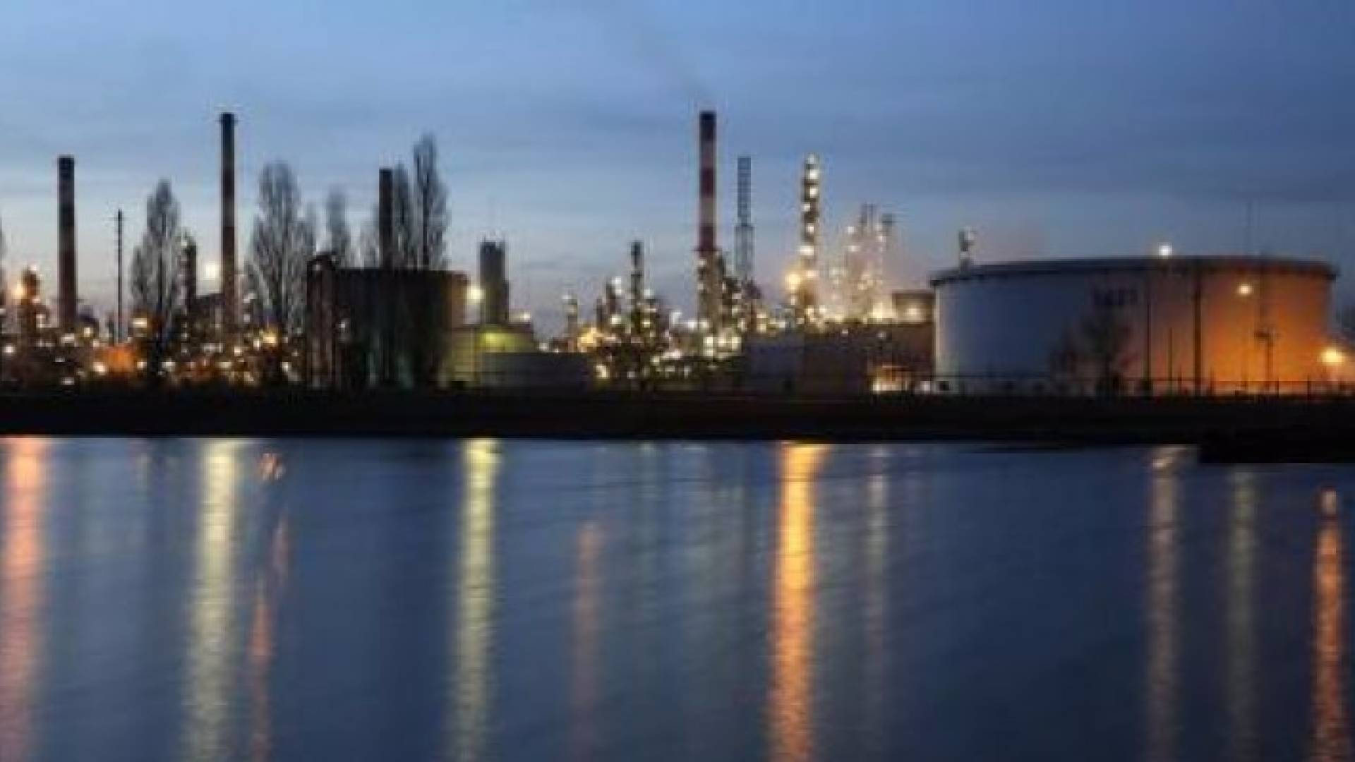 زاد خام غرب تكساس الوسيط الأمريكي 0.9 بالمئة