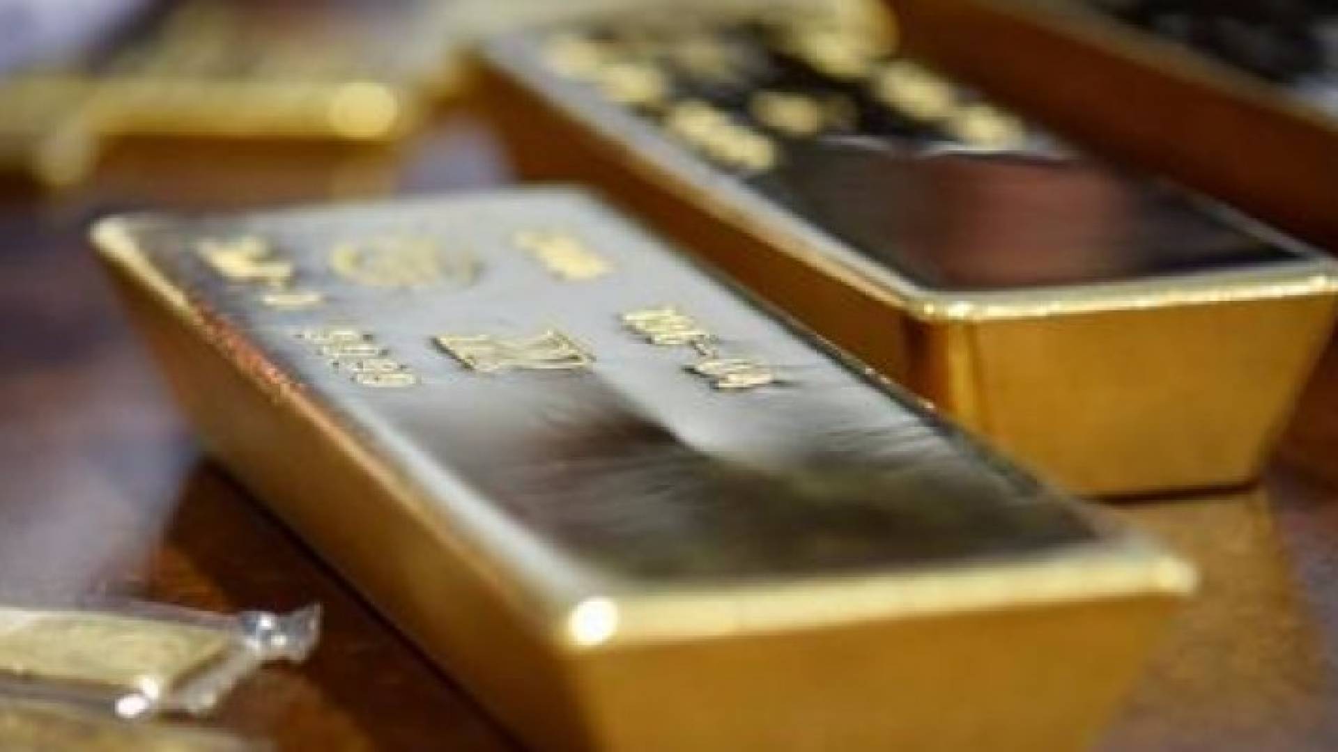 الذهب يتراجع مع إقبال المستثمرين على الأصول المحفوفة بالمخاطر