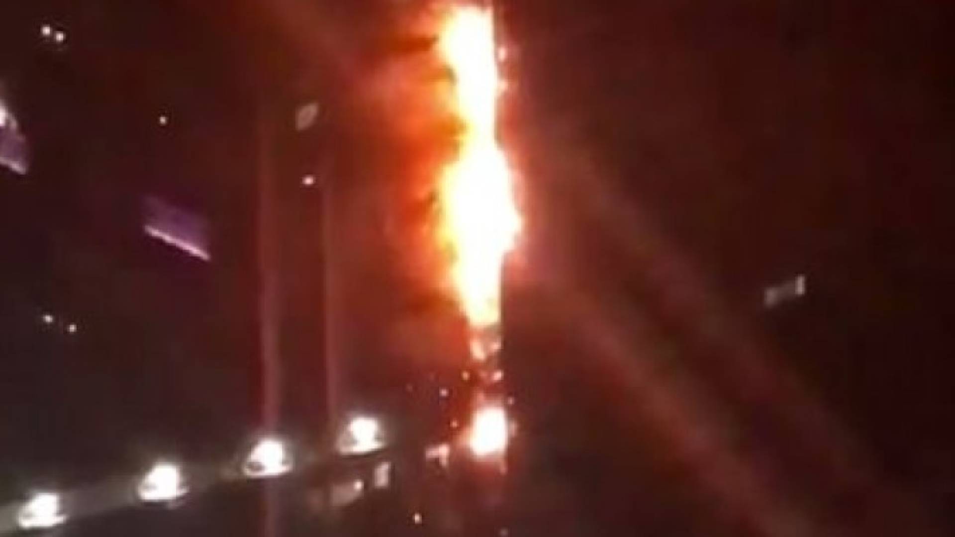 حريق في أحد الأبراج بمنطقة المارينا بدبي