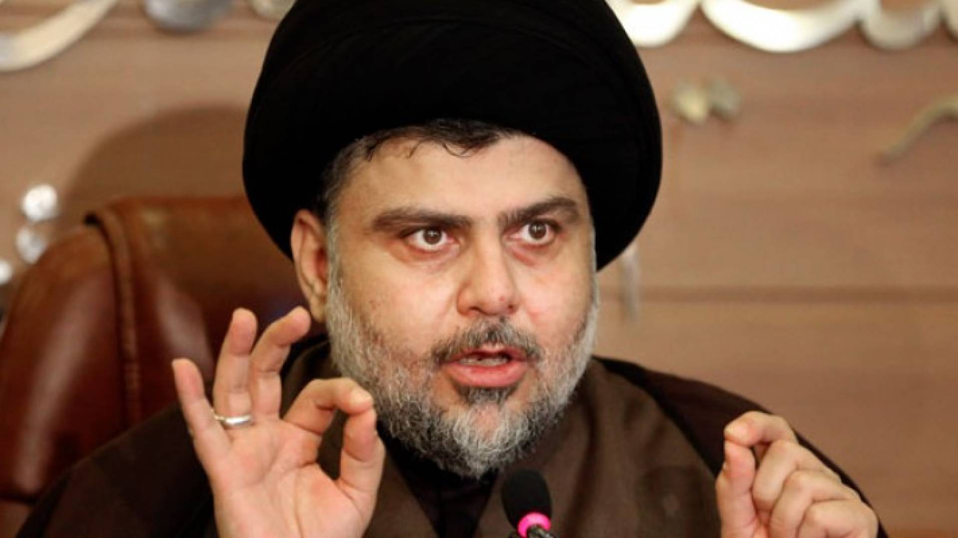 مقتدى الصدر يدعو لإنهاء الحشد الشعبي ورعاية النازحين 