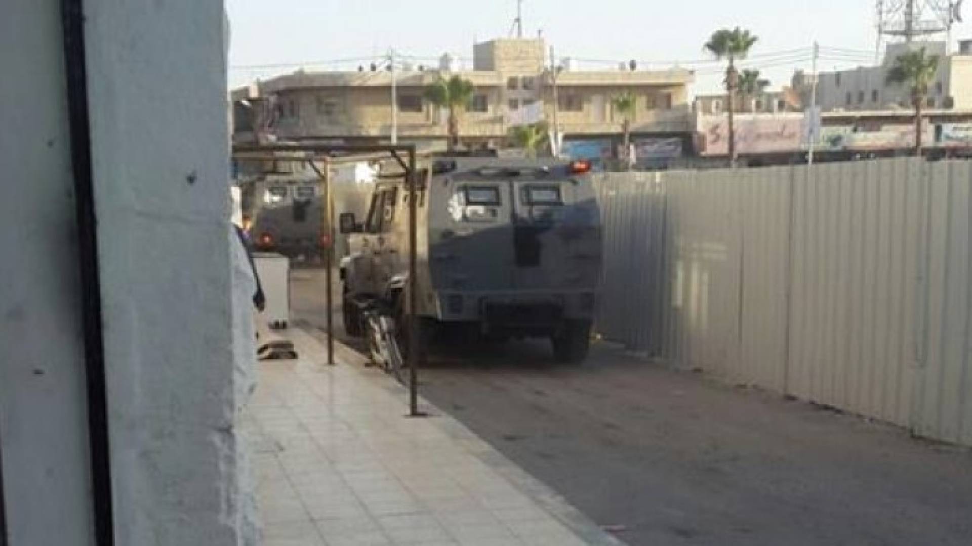 الأمن يحاصر أحد الأحياء بمدينة معان يشتبه بوجود قاتل الشهيد الربابعة فيه 