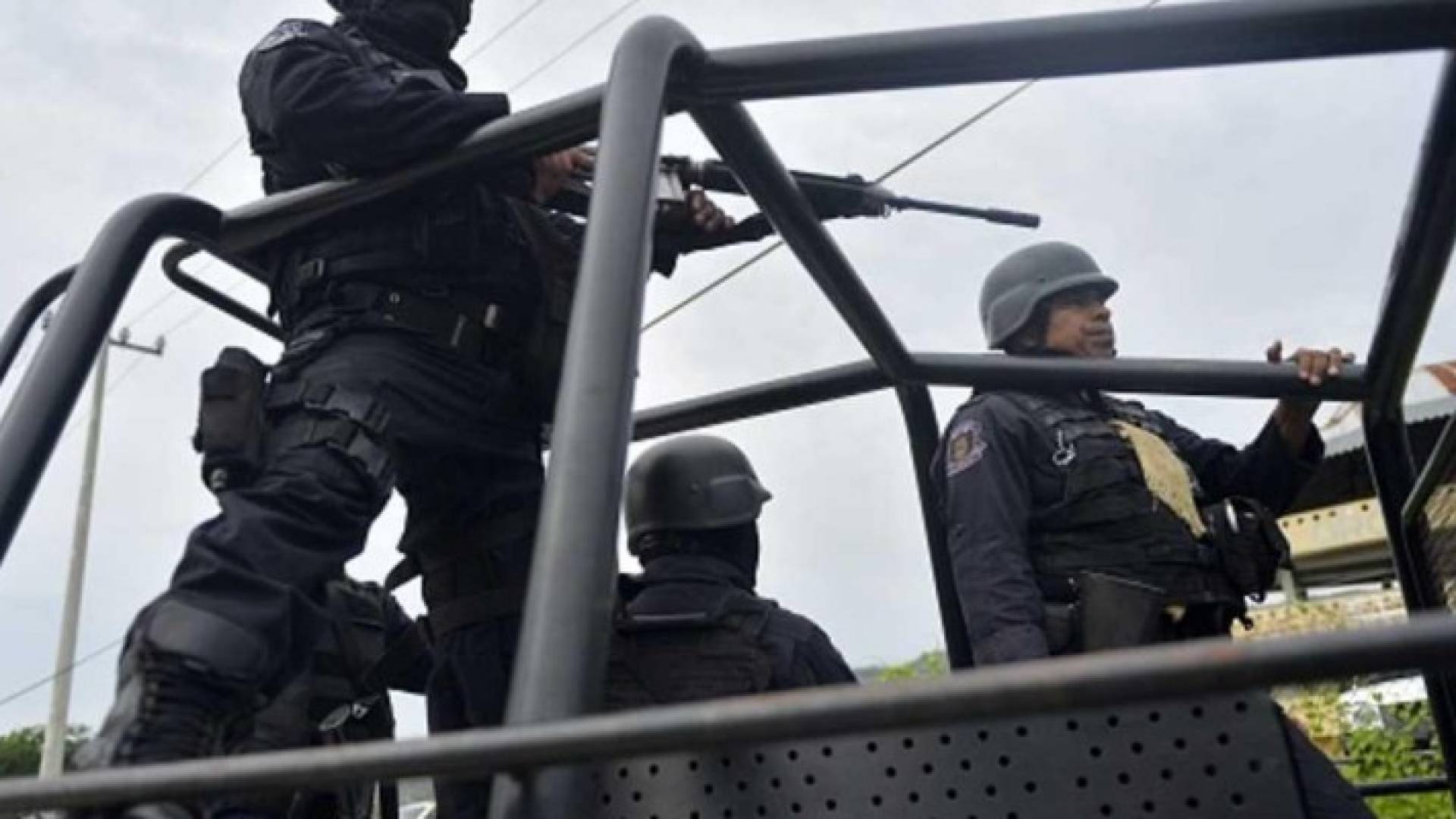 أفراد من قوات مكافحة الشغب في المكسيك.