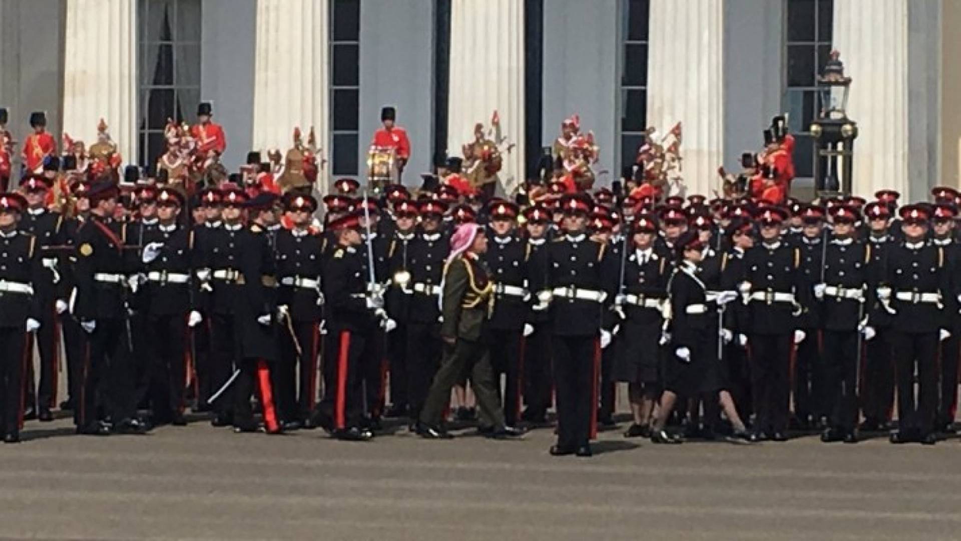 الصورة من حفل التخرج (تويتر)