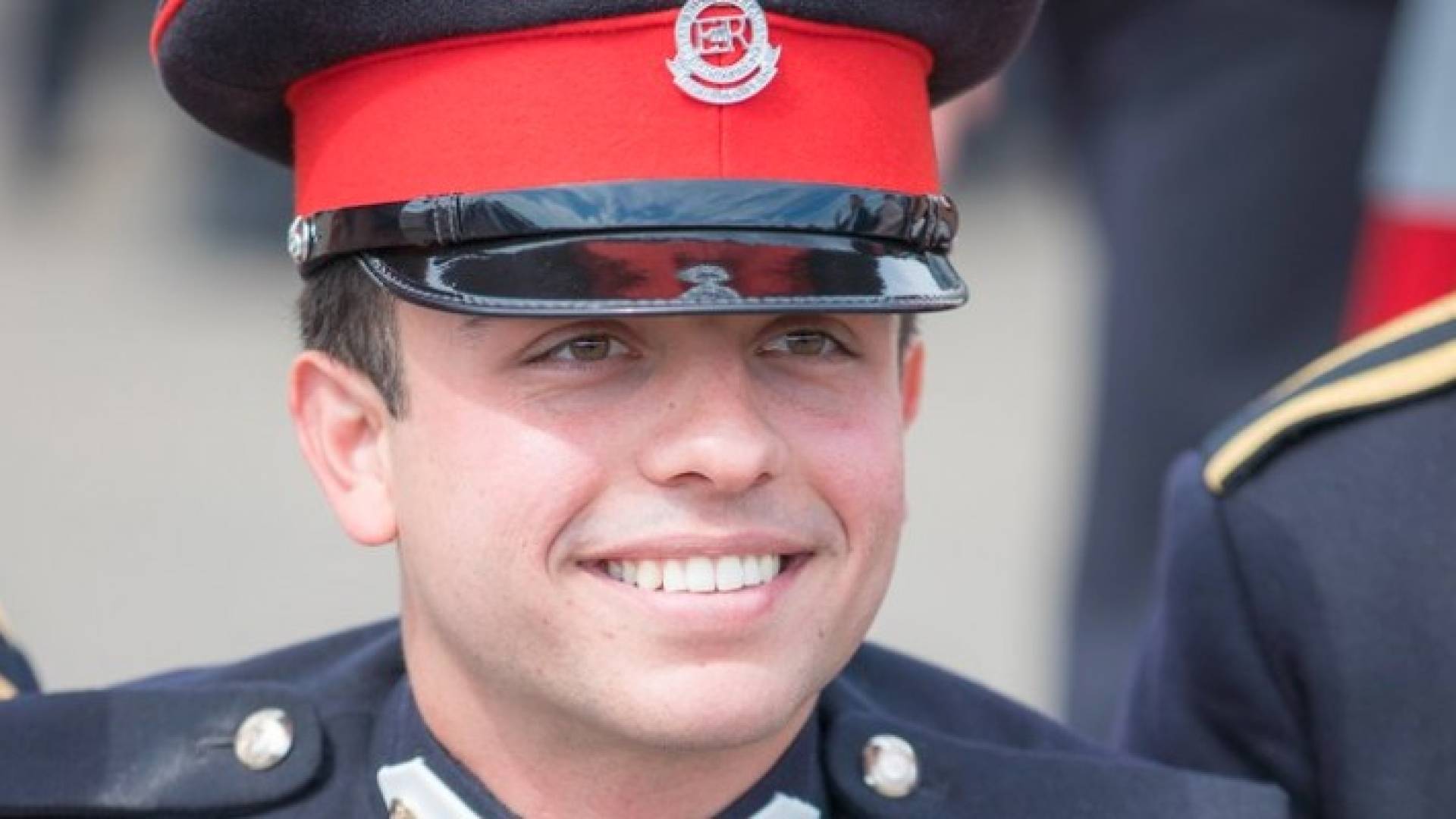 صورة ولي العهد بحفل تخرجه كما نشرها جلالة الملك 