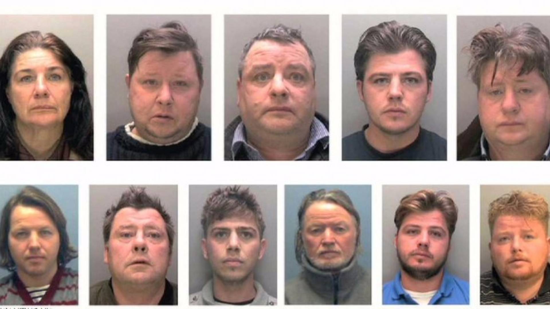 أفراد الأسرة المكونة من 11 شخصا