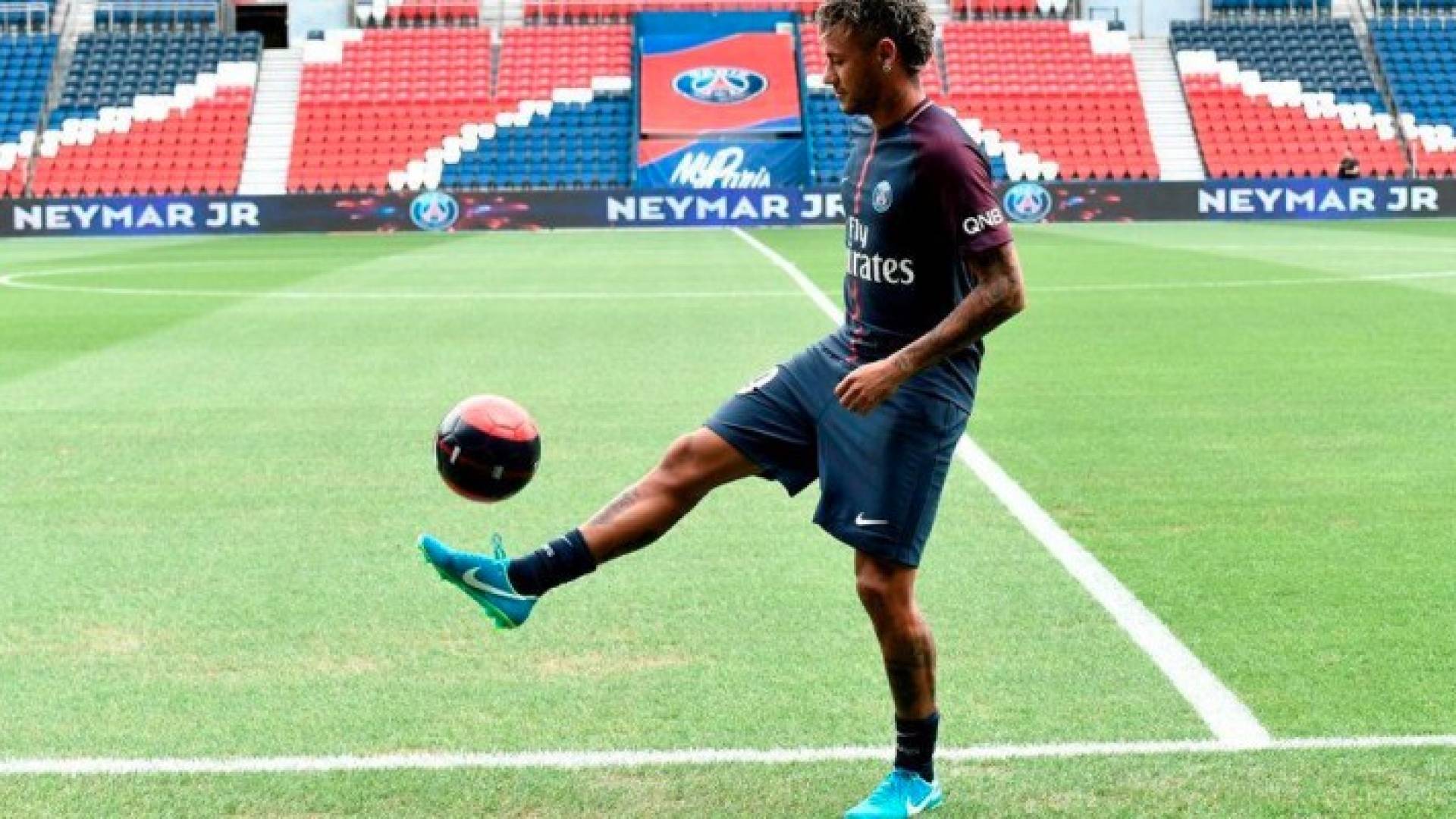 رابطة الدوري الفرنسي تعلن وصول بطاقة نيمار من برشلونة 