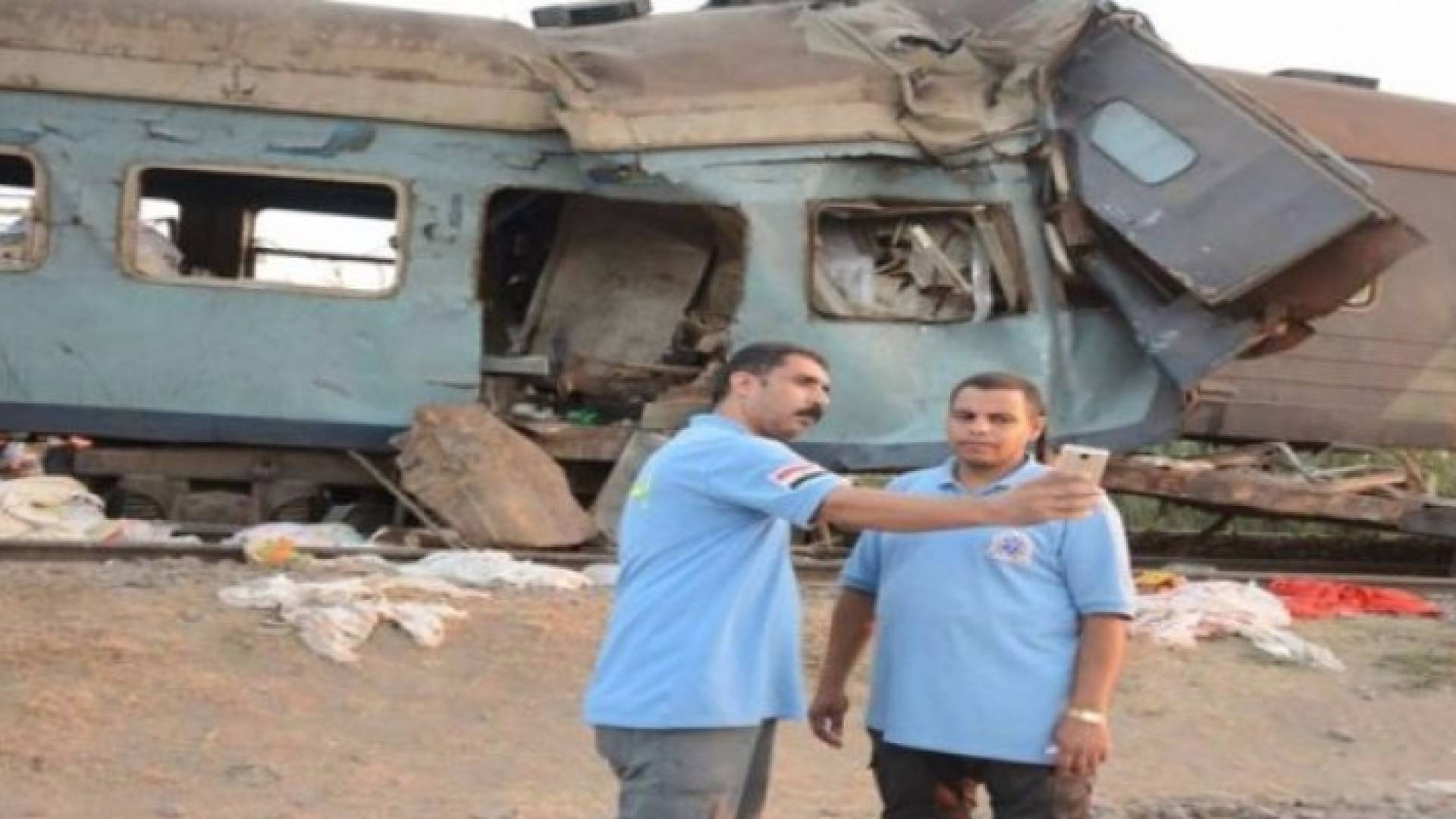 "سيلفي" المسعفين في حادث القطار .