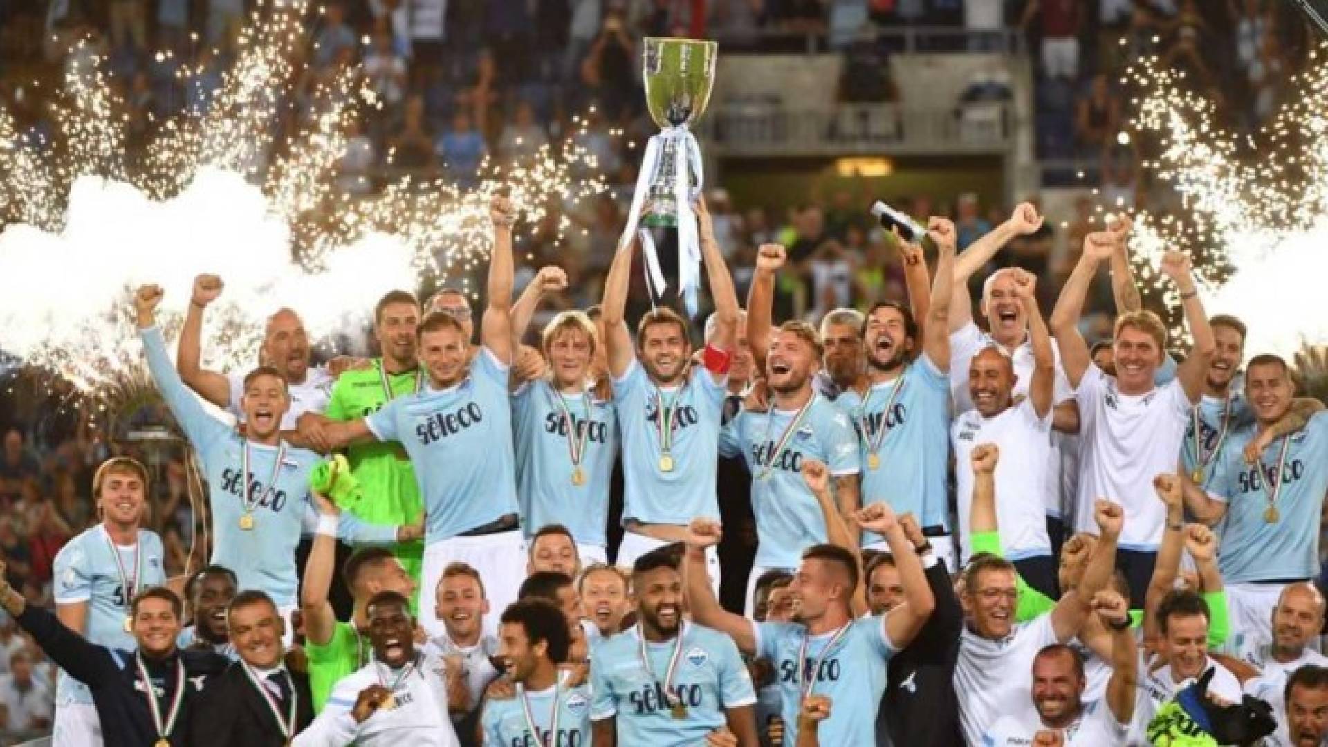 لاتسيو يحتفل بالفوز الثمين