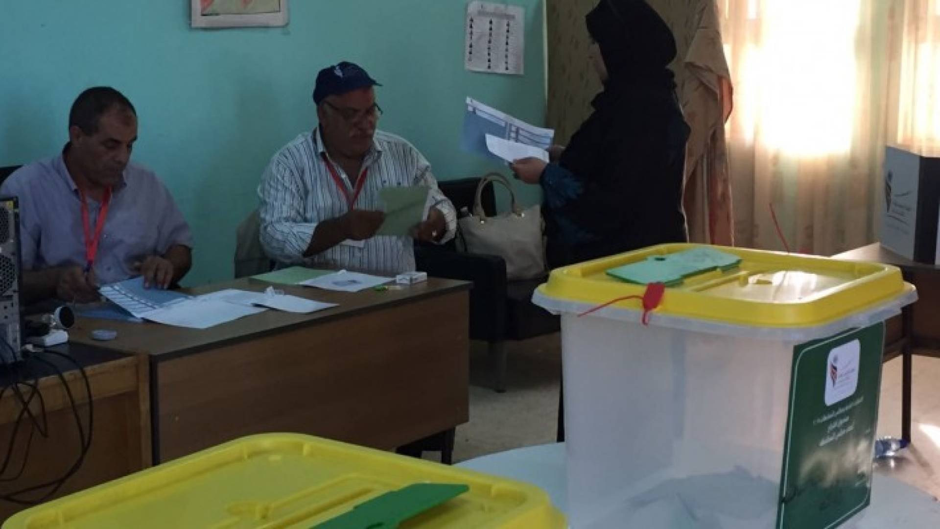 الصورة من احد مراكز الاقتراع