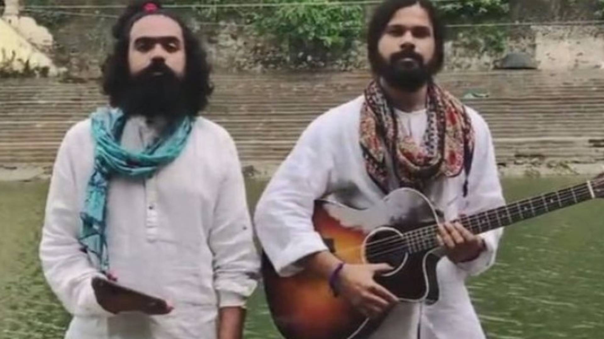 يشارك في الأغنية التي حملت اسم "نشيد السلام" العديد من المغنيين من باكستان والهند