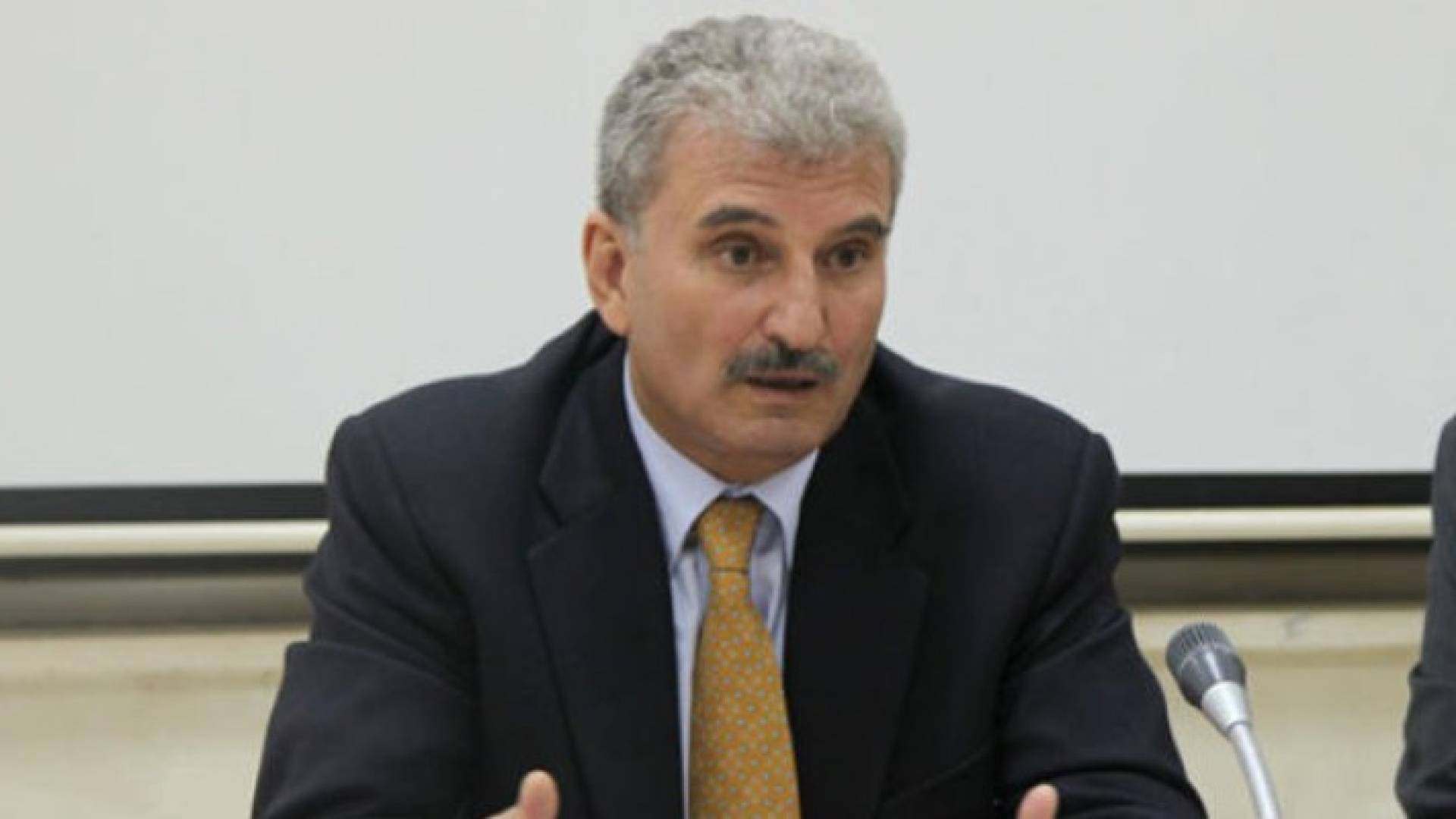 ارشيفية لرئيس المركز موسى بريزات