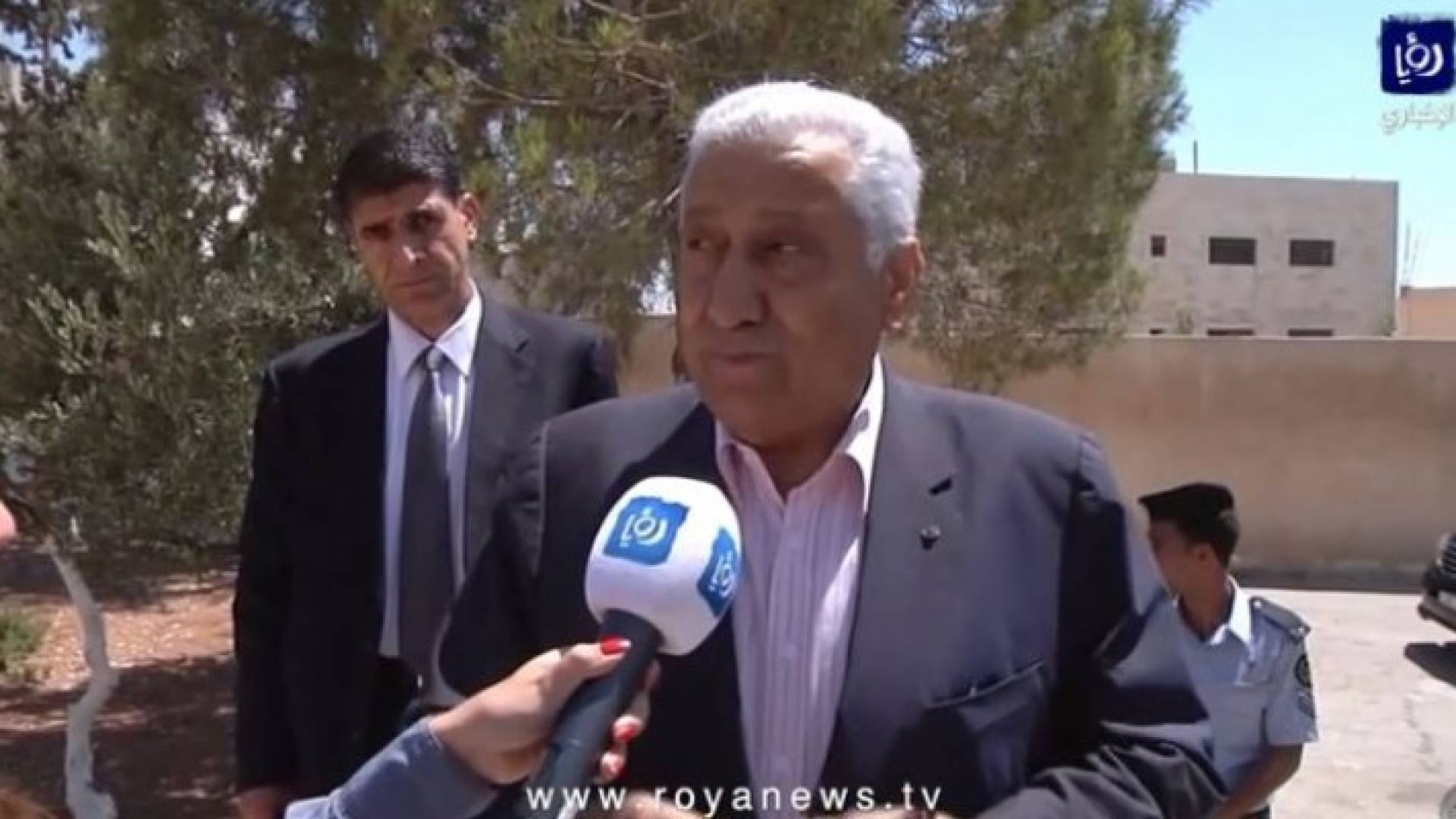 عبدالله النسور يدلي بصوته 