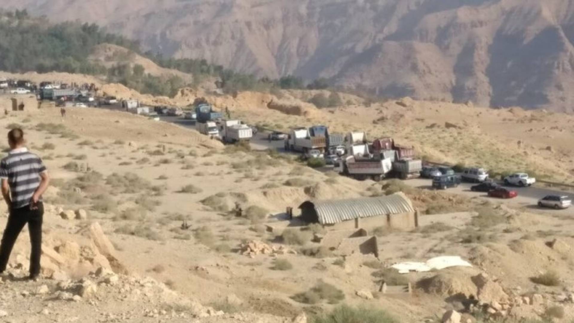 جانب من اغلاق طريق الكرك - الاغوار الجنوبية 