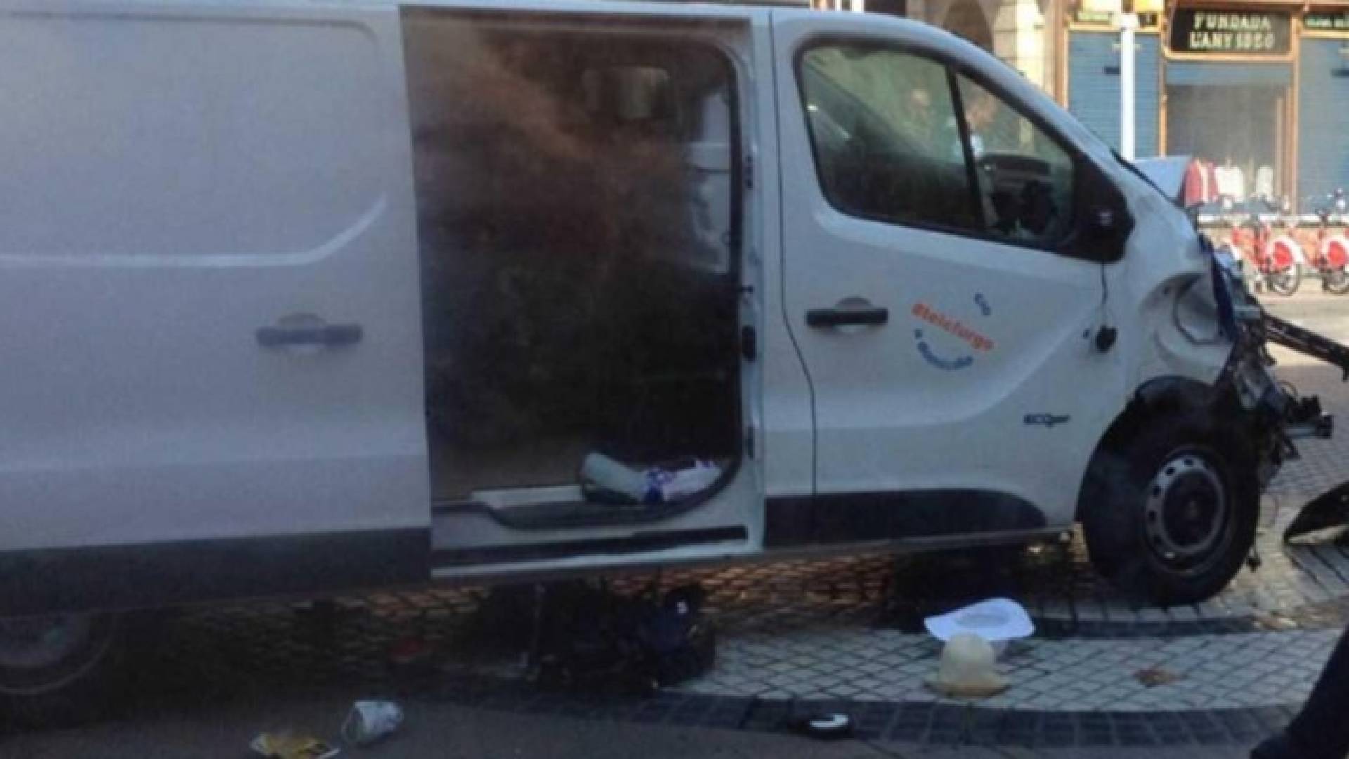 الشاحنة التي  دهست المارة