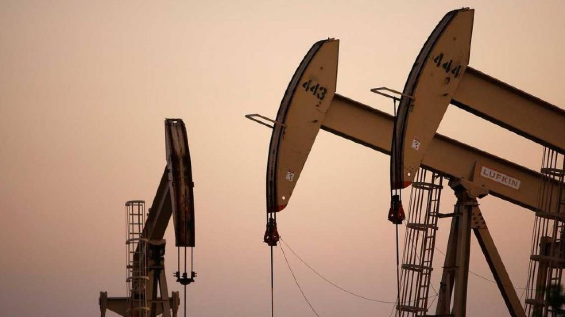 النفط تأثر بتراجع أسواق المال