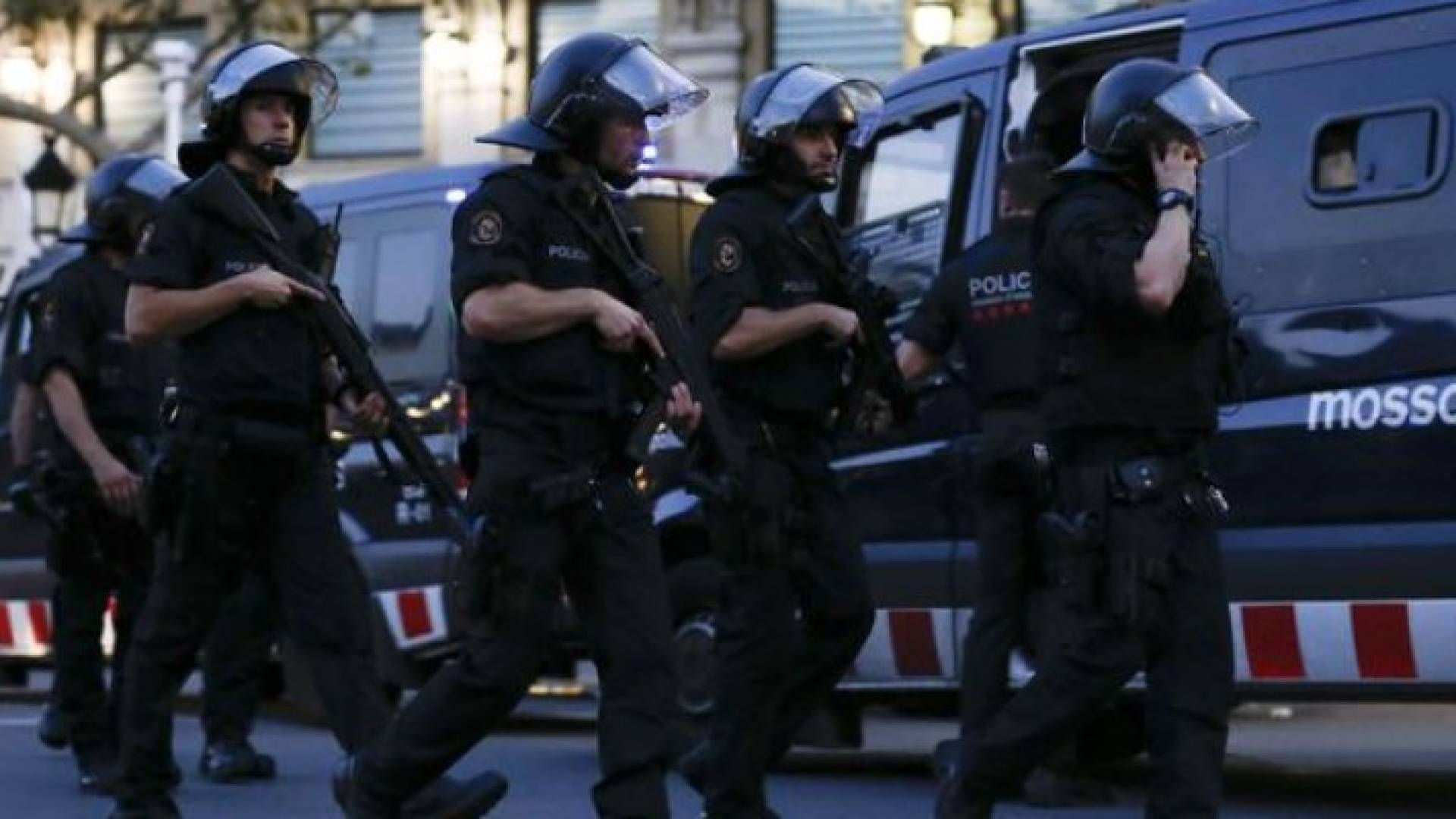 تأهب لرجال الأمن بعد هجوم برشلونة (ا ف ب)