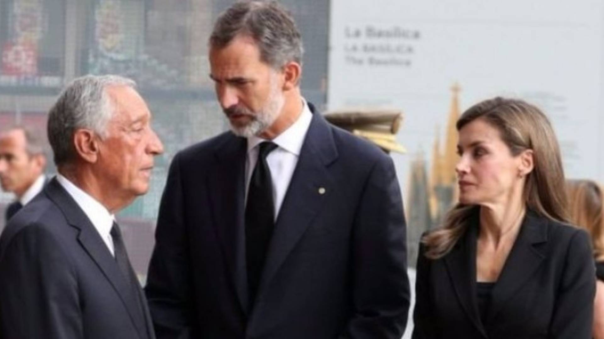 الملك فيليب والملكة ليتيزيا يحضران قداسا خاصا بمدينة برشلونة لتأبين القتلى