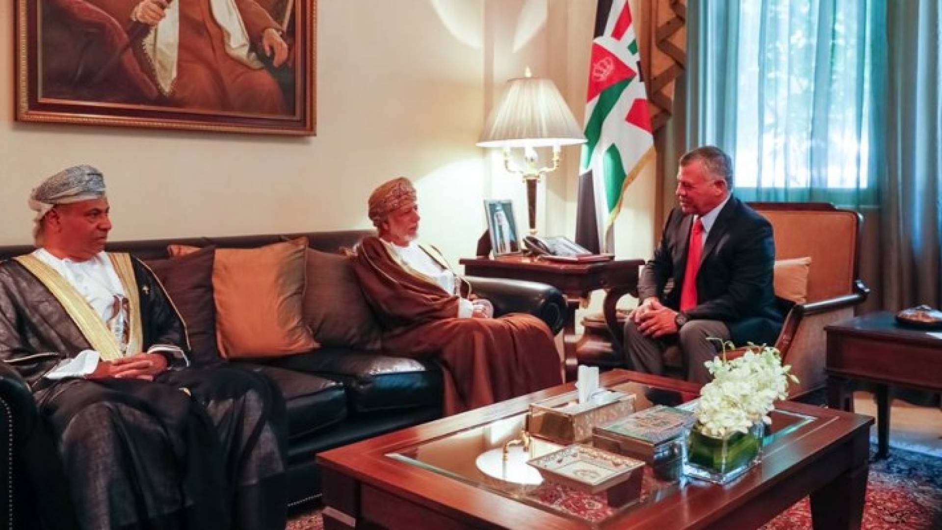 الملك يستقبل الوزير المسؤول عن الشؤون الخارجية في سلطنة عمان