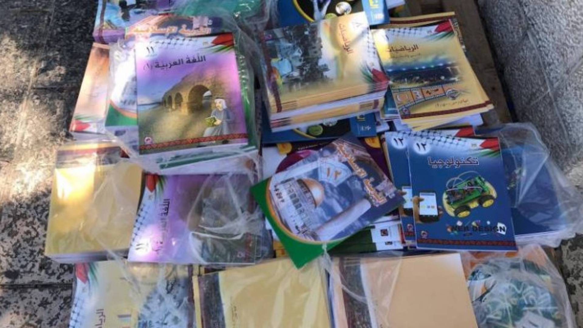 الاحتلال يمنع إدخال الكتب لمدراس داخل المسجد الأقصى