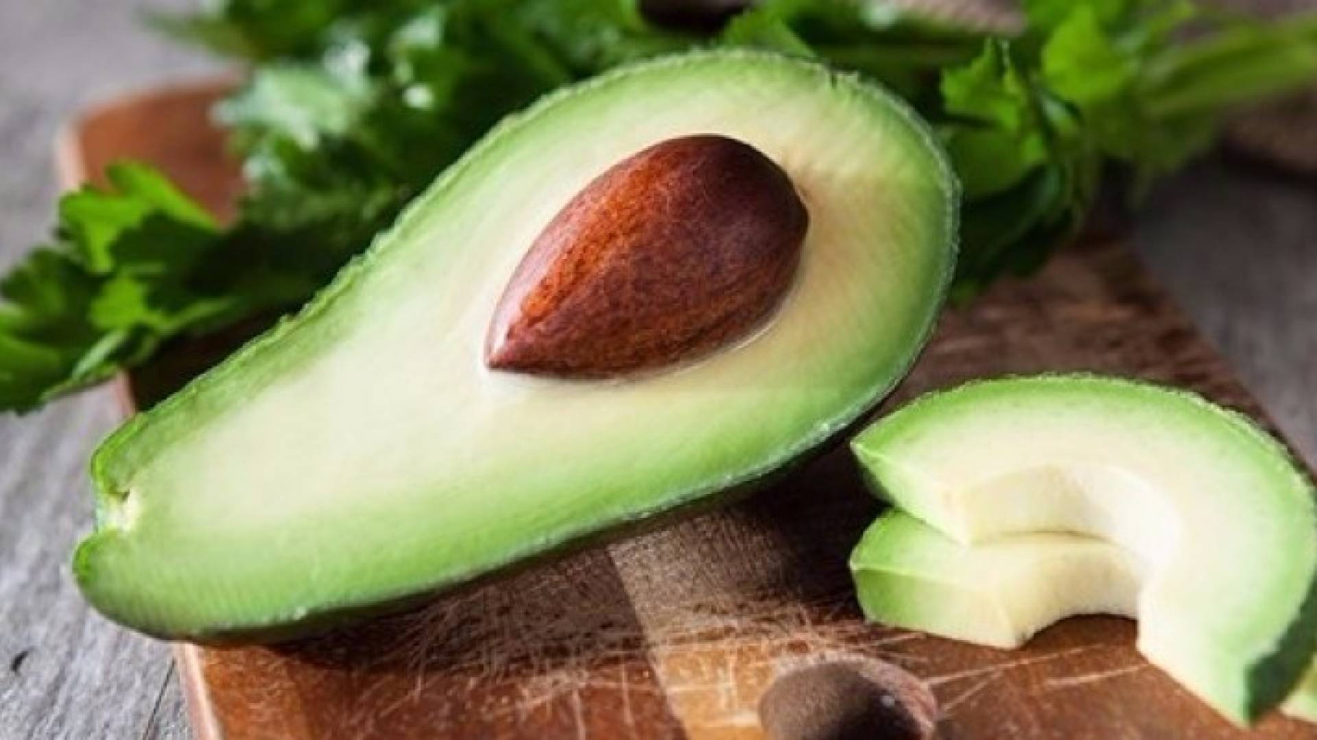 الأفوكادو من الأطعمة الغنية بالمغنيسيوم