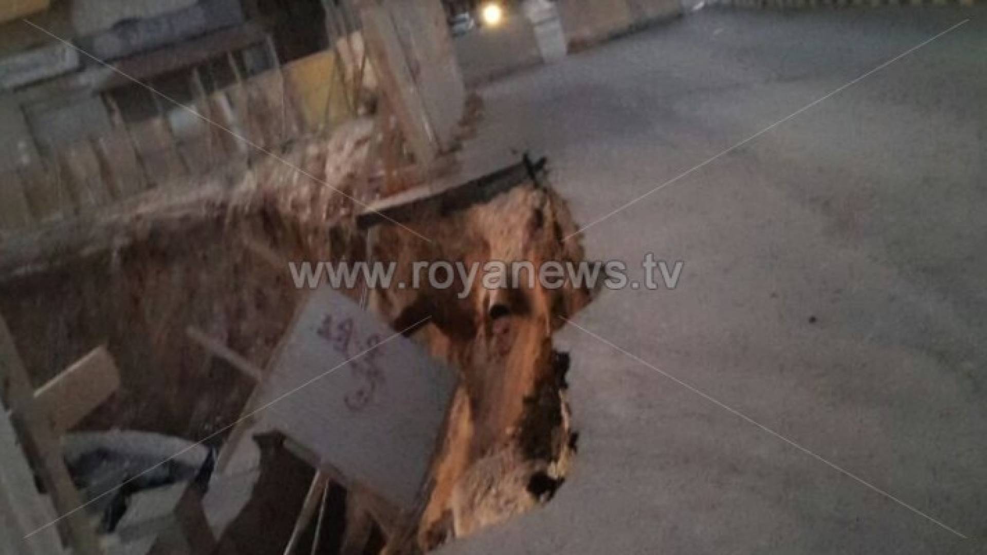 انهيار جزء من شارع رئيسي في سحاب