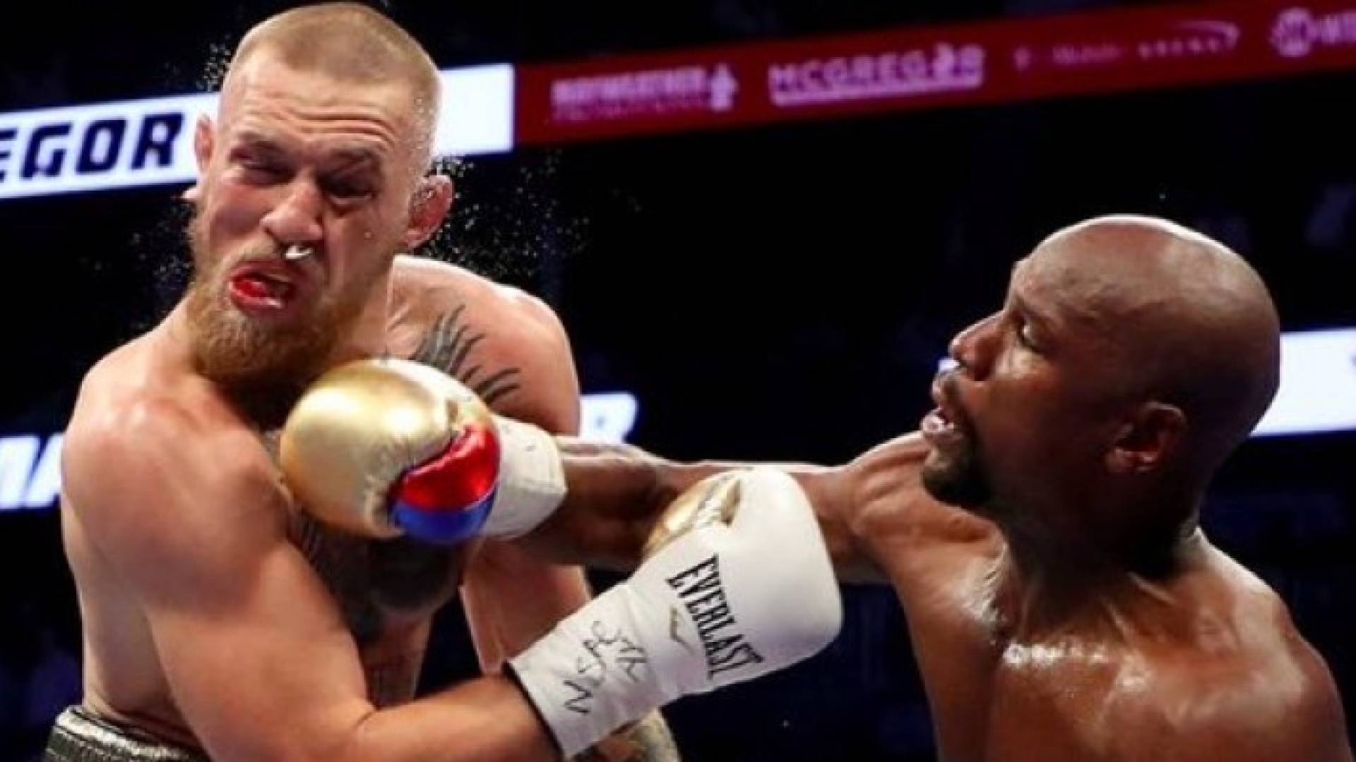 مايويذر يهزم مكجريجور بالضربة القاضية