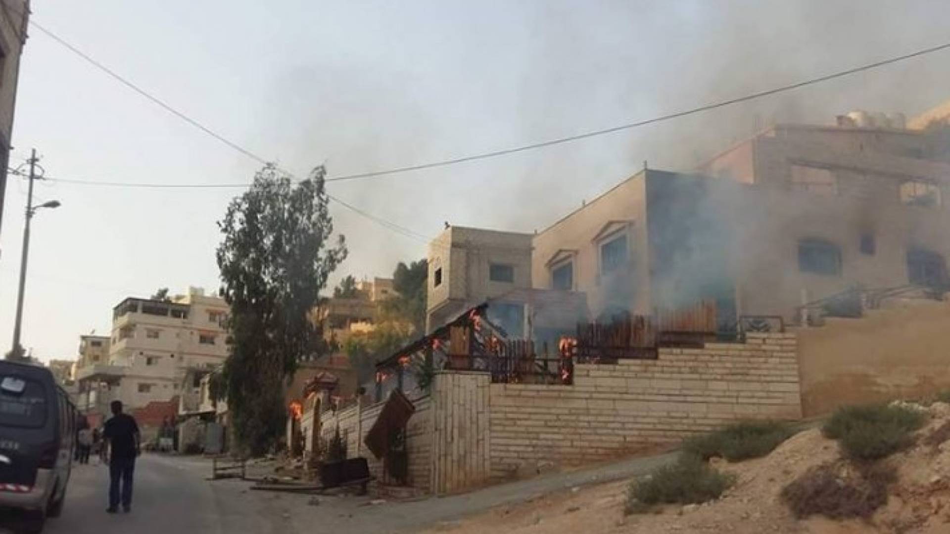 حرق أحد منازل التي تعود للقاتل من قبل ذوي القتيل
