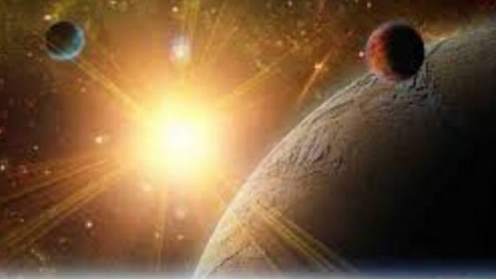 بعض الخرافات تزعم كون الأرض قريبة من القمر