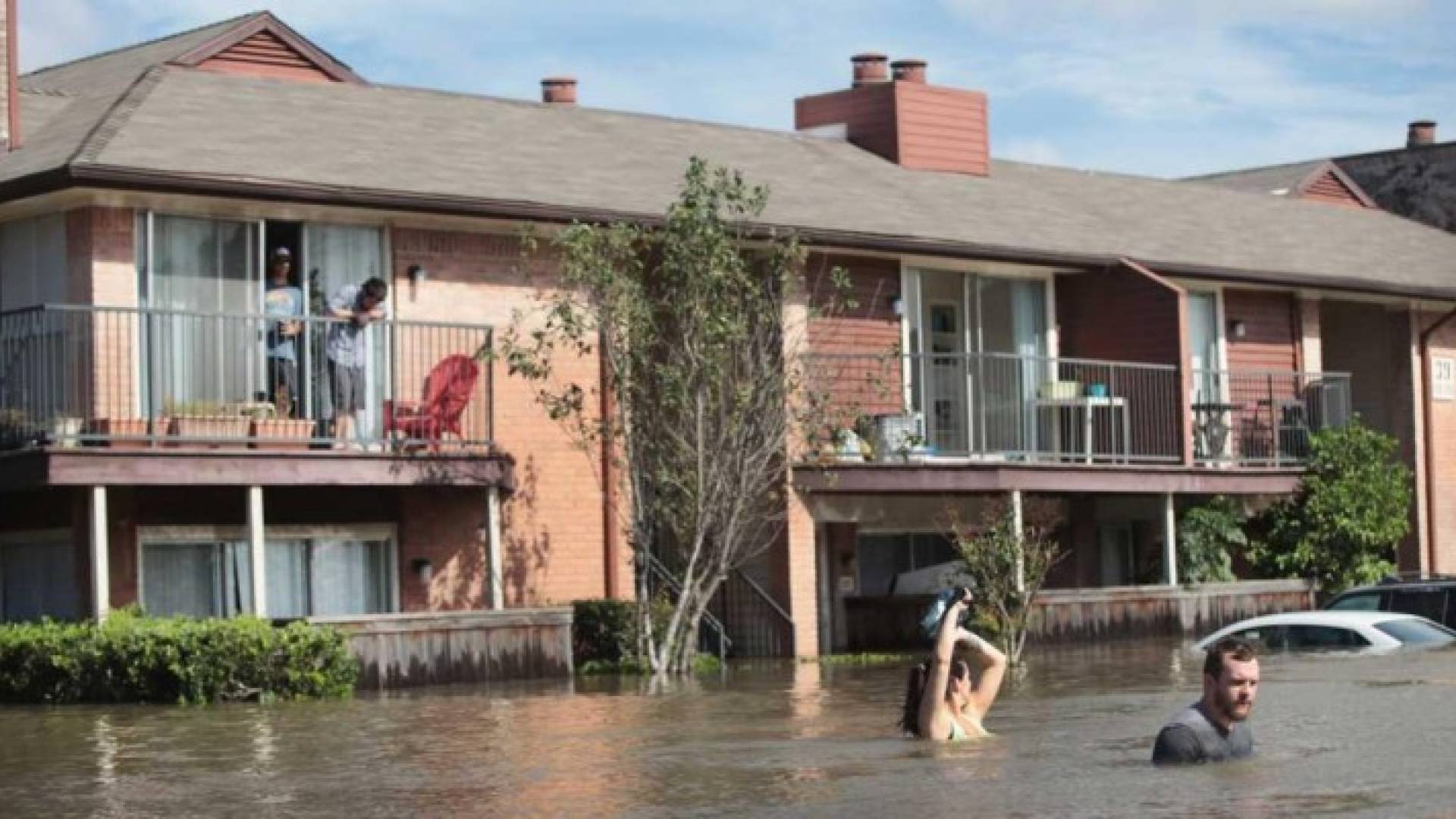 "هارفي" تعد أقوى عاصفة تضرب تكساس منذ 50 عاما