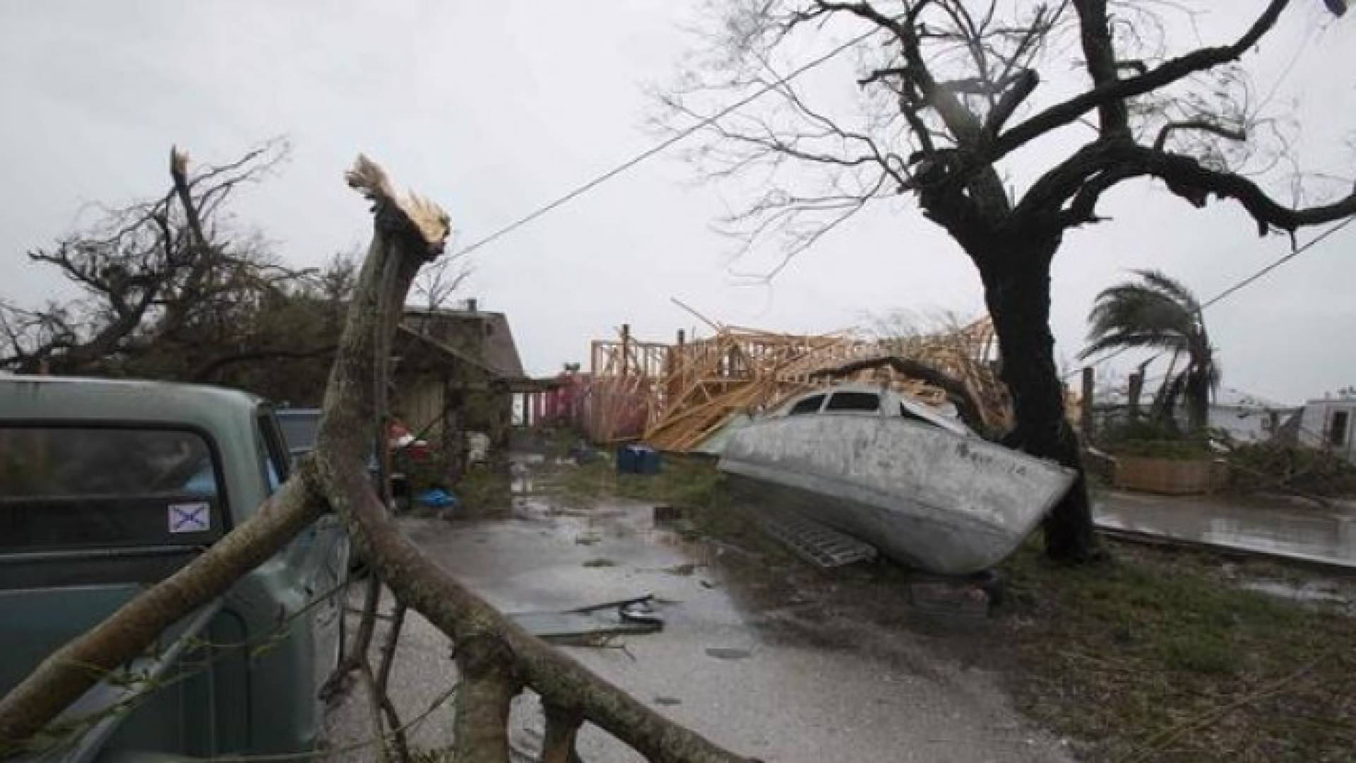 أحد المشاهد التي خلفها الإعصار هارفي