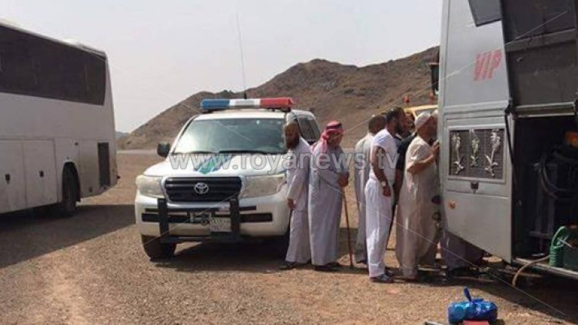 حجاج أردنيون عالقون في الصحراء بعد تعطل حافلتهم 