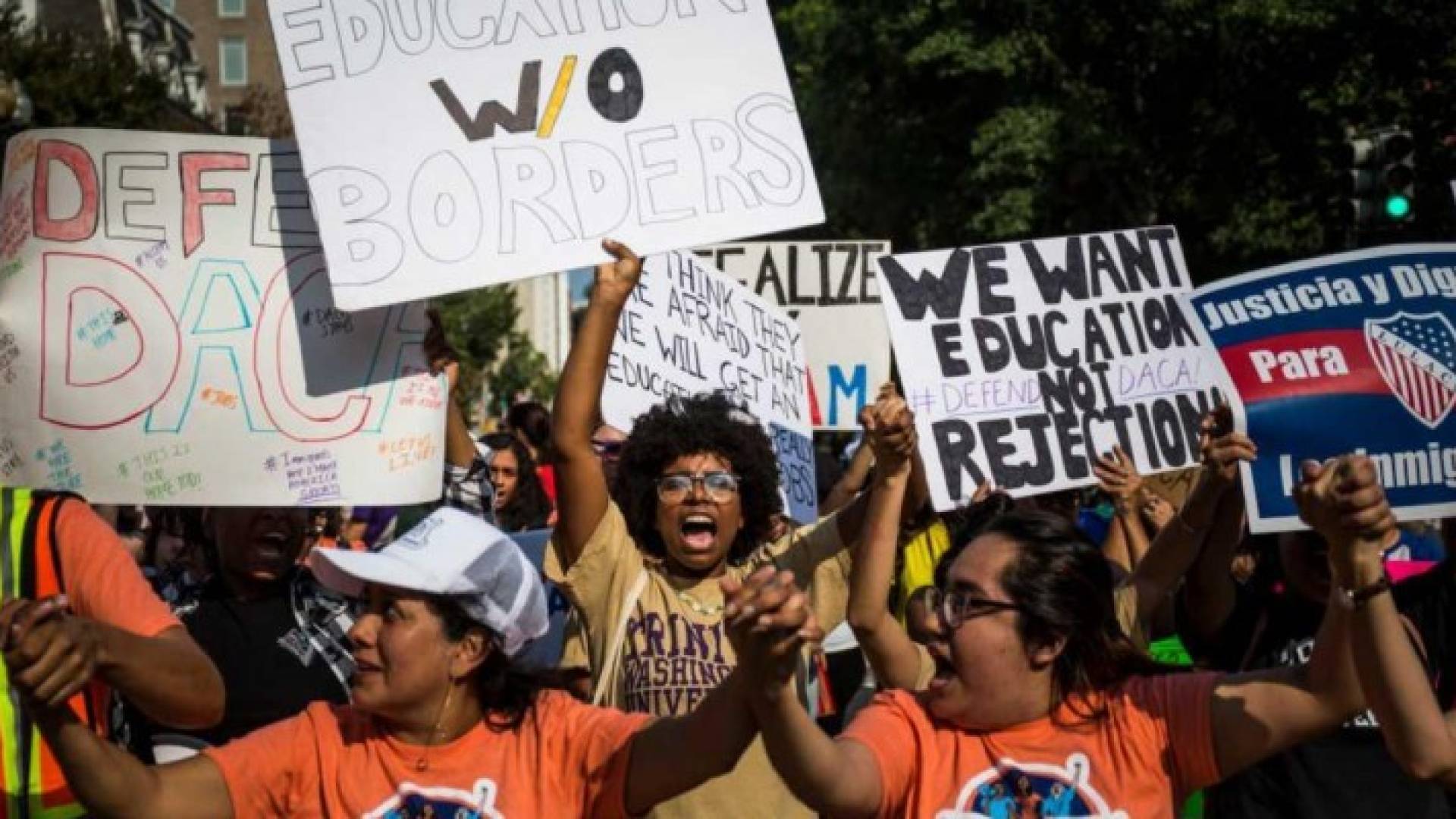 مدن أمريكية تنتفض احتجاجا على قرار ترمب إلغاء برنامج حماية المهاجرين الصغار