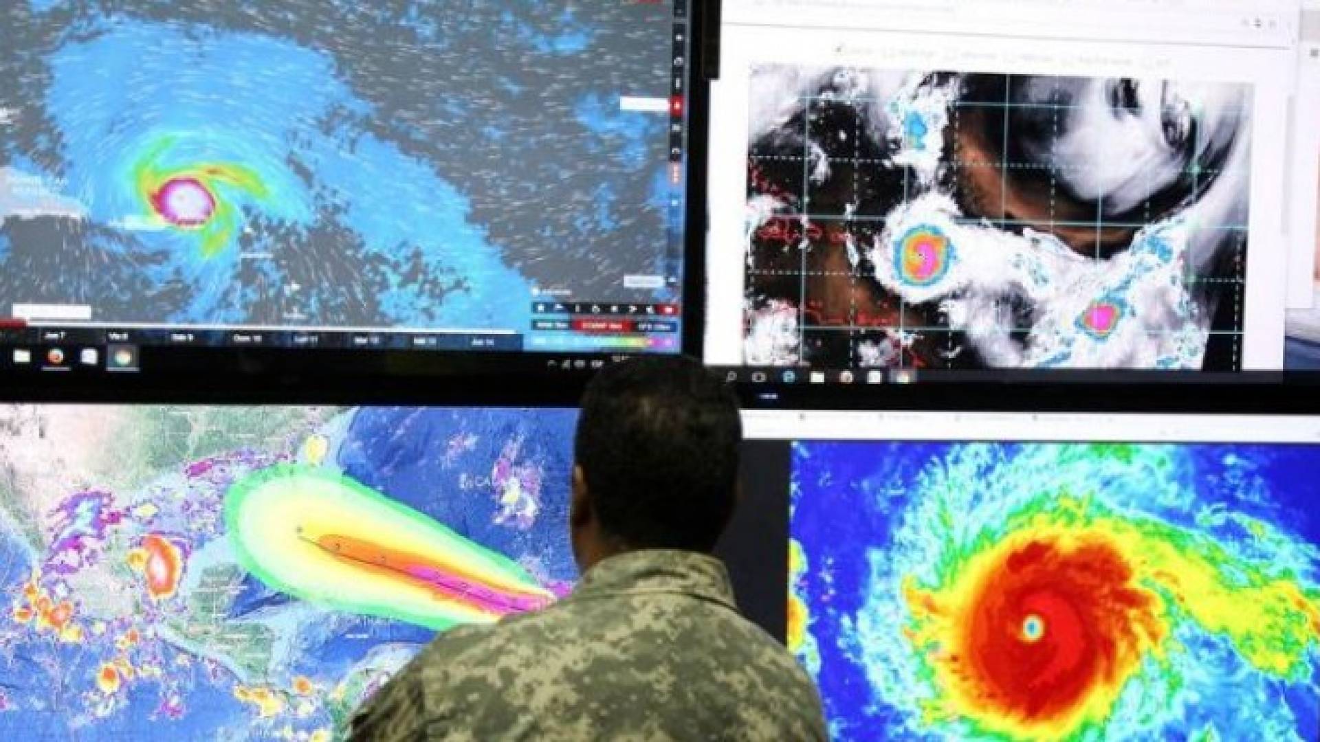 الإعصار إرما يقترب بشدة من جزر ليوارد
