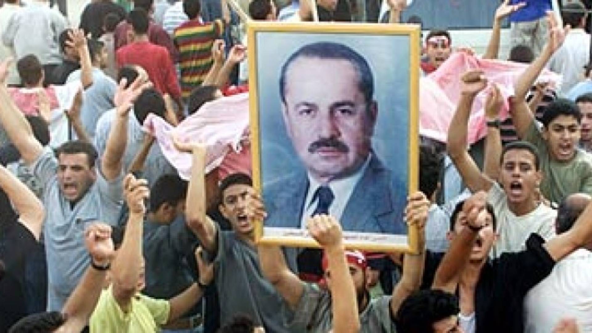 الصورة أرشيفية من جنازة أبو علي مصطفى