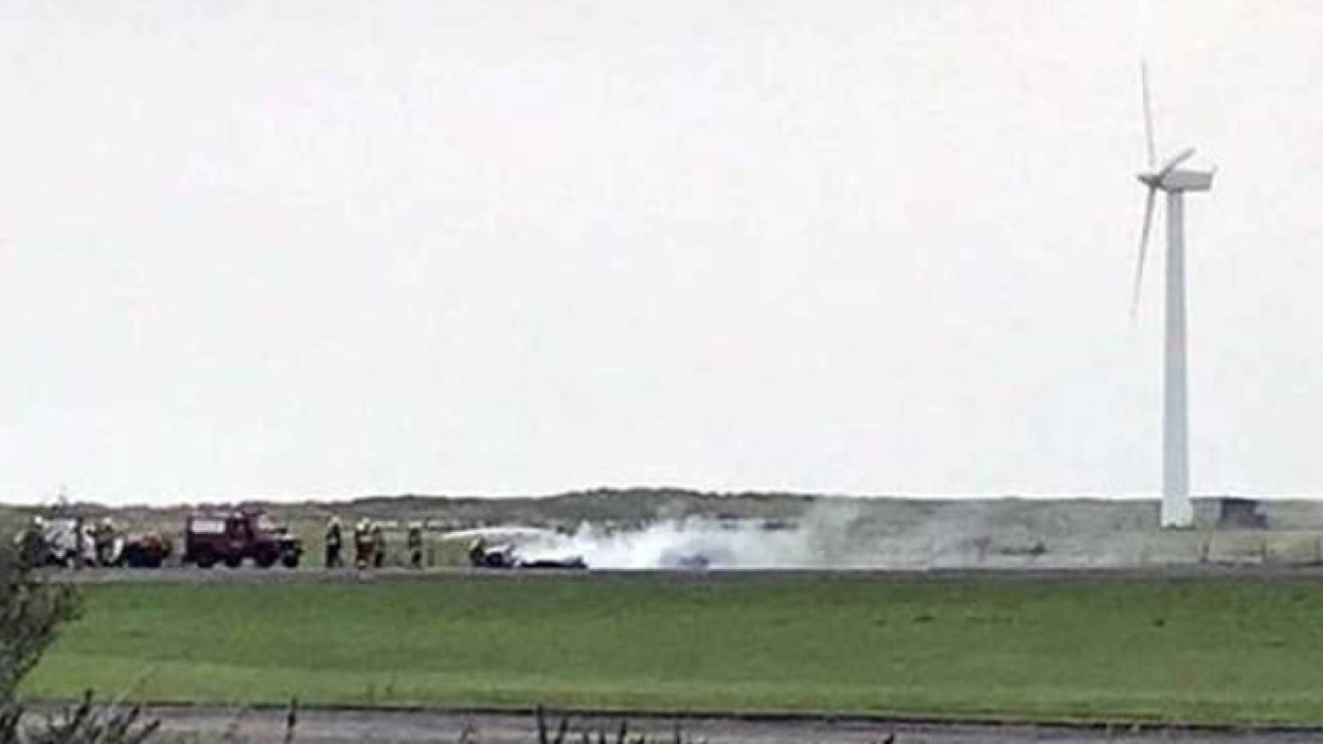 تحطم طائرة وانفجار ضخم في مطار ويلز