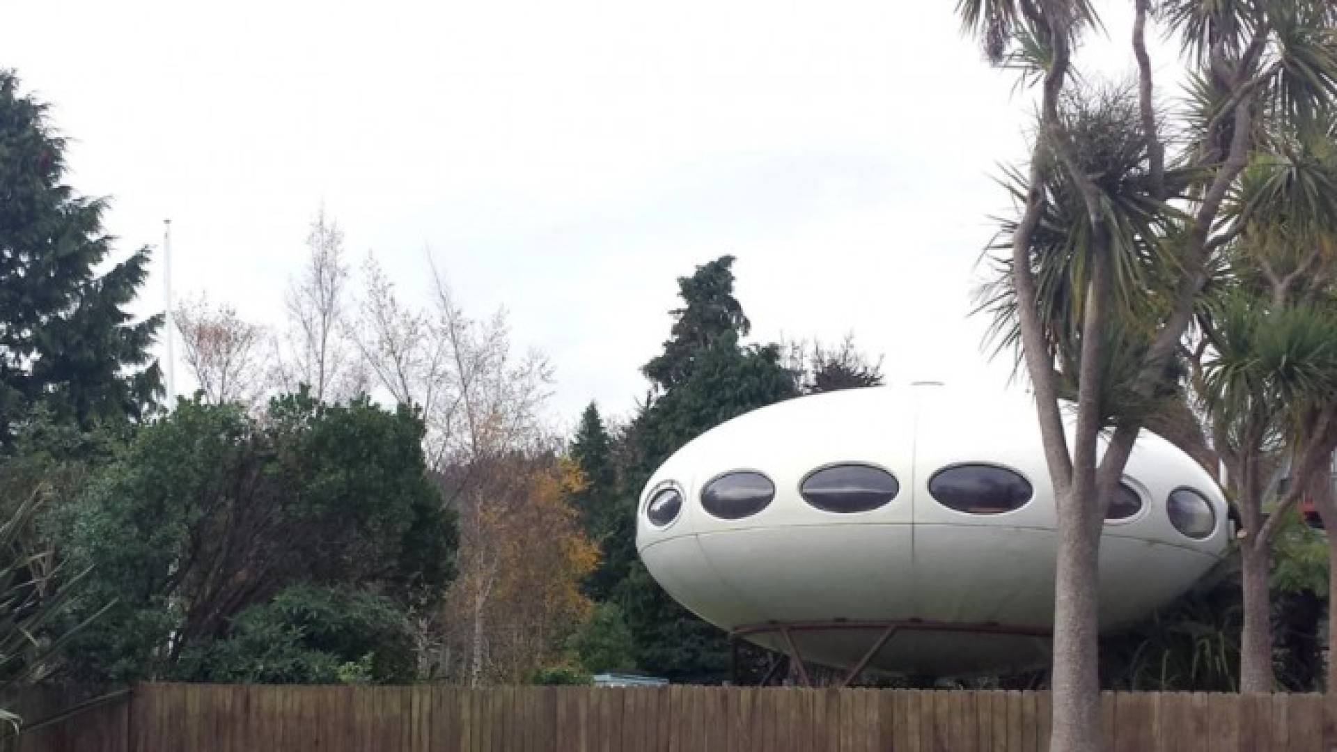 جرى تشييد البيت المصمم على شكل مركبة فضائية سنة 1974