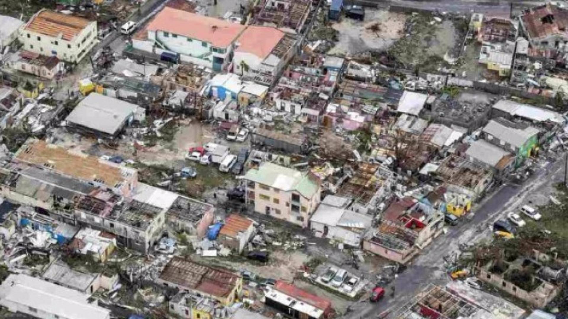 إعصار إرما تسبب بتدمير 95% من الجزر في منطقة الكاريبي