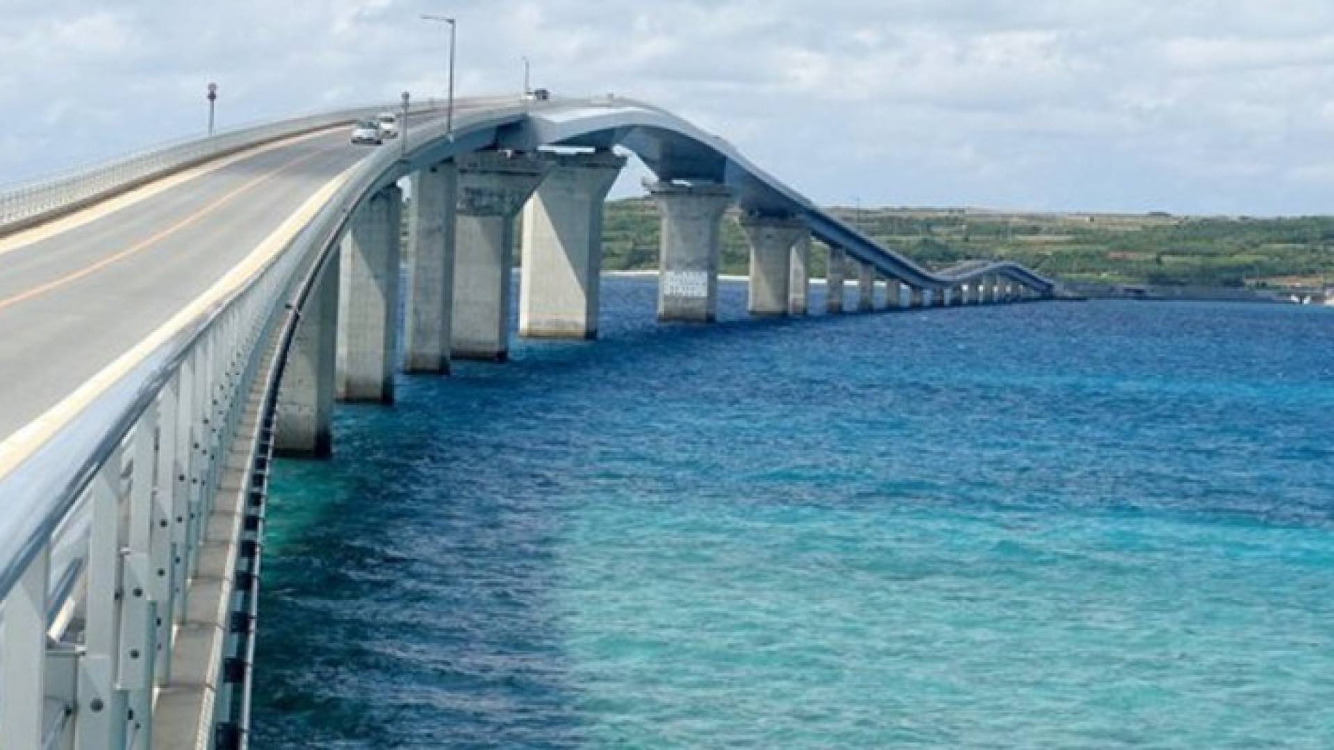 الشاب سقط من اعلى الجسر