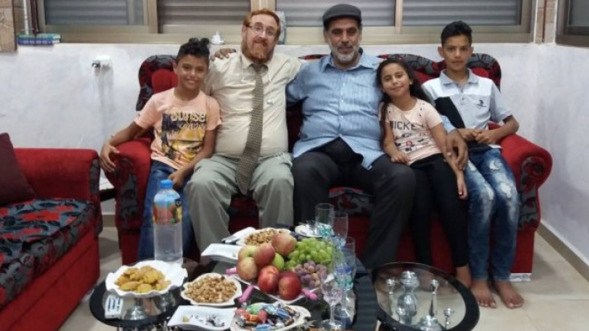 عائلة فلسطينية تتبرأ من ابنها لاستقباله حاخام اقتحامات الأقصى