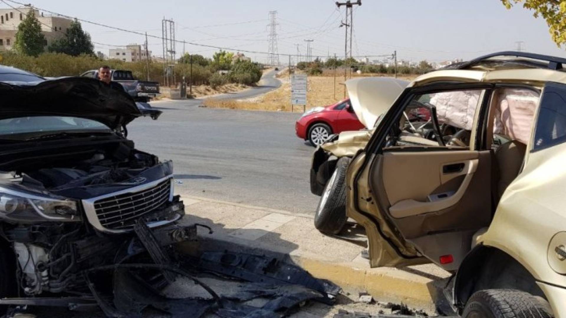 أضرار جسمية بمركبتين بحادث سير في خريبة السوق 