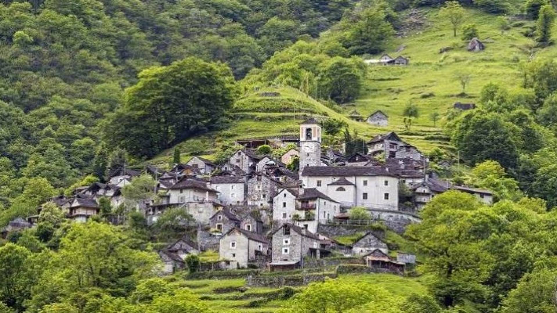 قرية كوريبو السويسرية