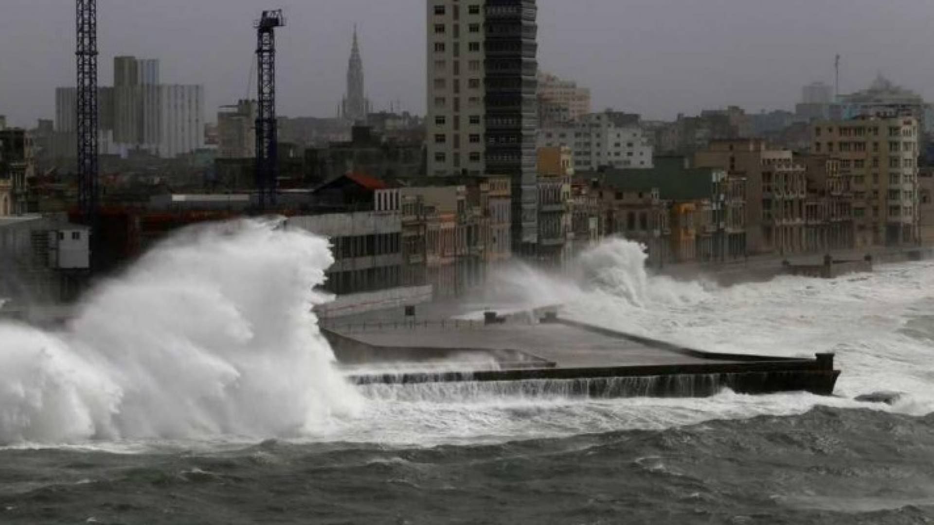 عواصف عاتية تجتاح فلوريدا 